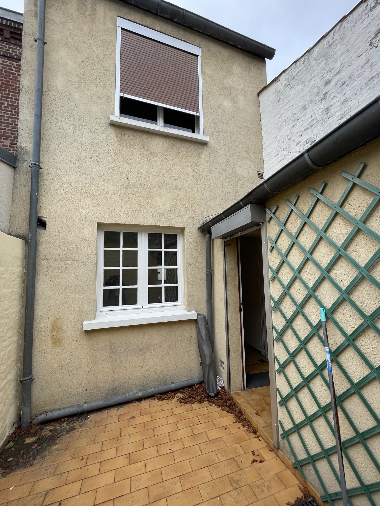 Immo80 – L'immobilier à Amiens et dans la Somme-AMIENS ST PIERRE : MAISON AMIENOISE T4 avec cour