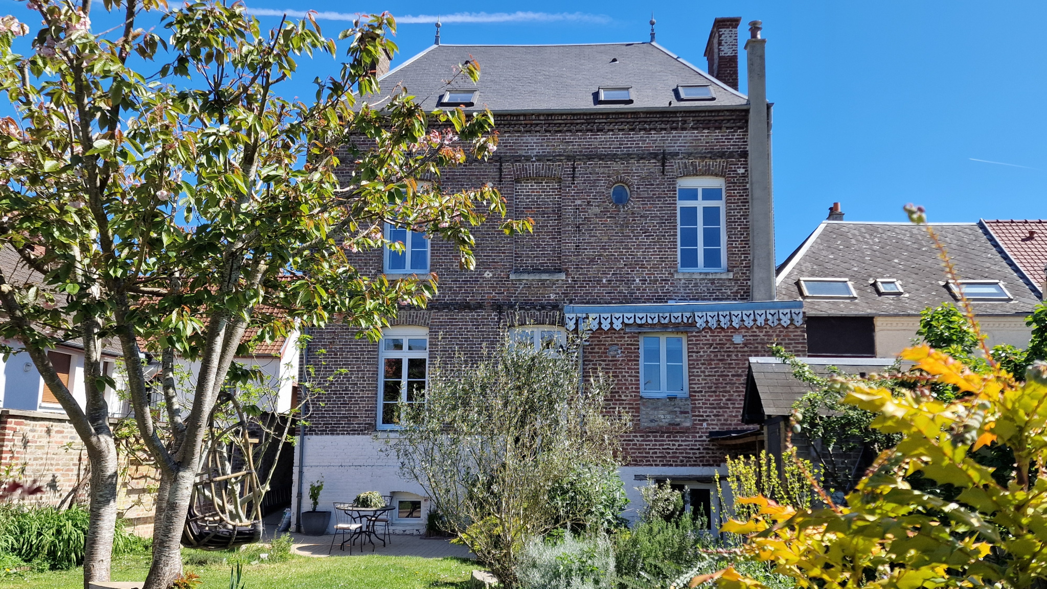 Immo80 – L'immobilier à Amiens et dans la Somme-EN EXCLUSIVITE sur la commune de FLIXECOURT : SUPERBE MAISON DE MAITRE de 150 m2 avec beau jardin arboré