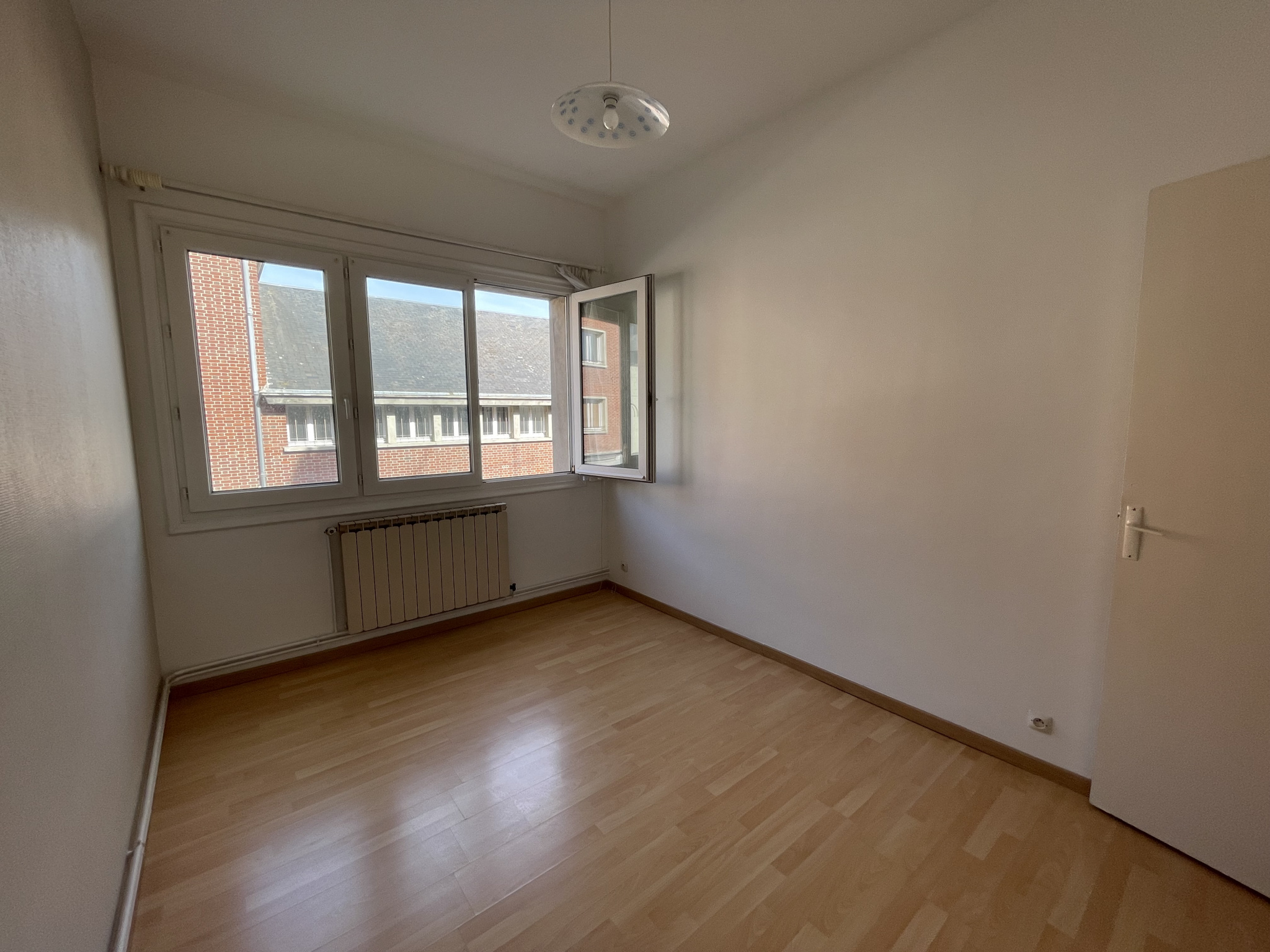 Immo80 – L'immobilier à Amiens et dans la Somme-AMIENS CENTRE VILLE  : BEL APPARTEMENT T2 DE 46 m2 dans petite copropriété