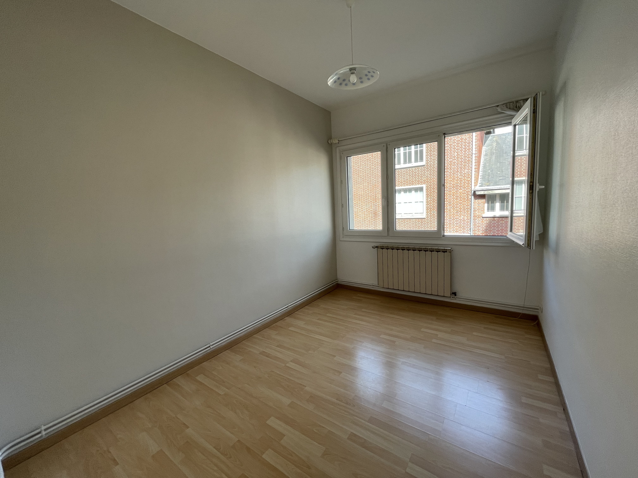 Immo80 – L'immobilier à Amiens et dans la Somme-AMIENS CENTRE VILLE  : BEL APPARTEMENT T2 DE 46 m2 dans petite copropriété