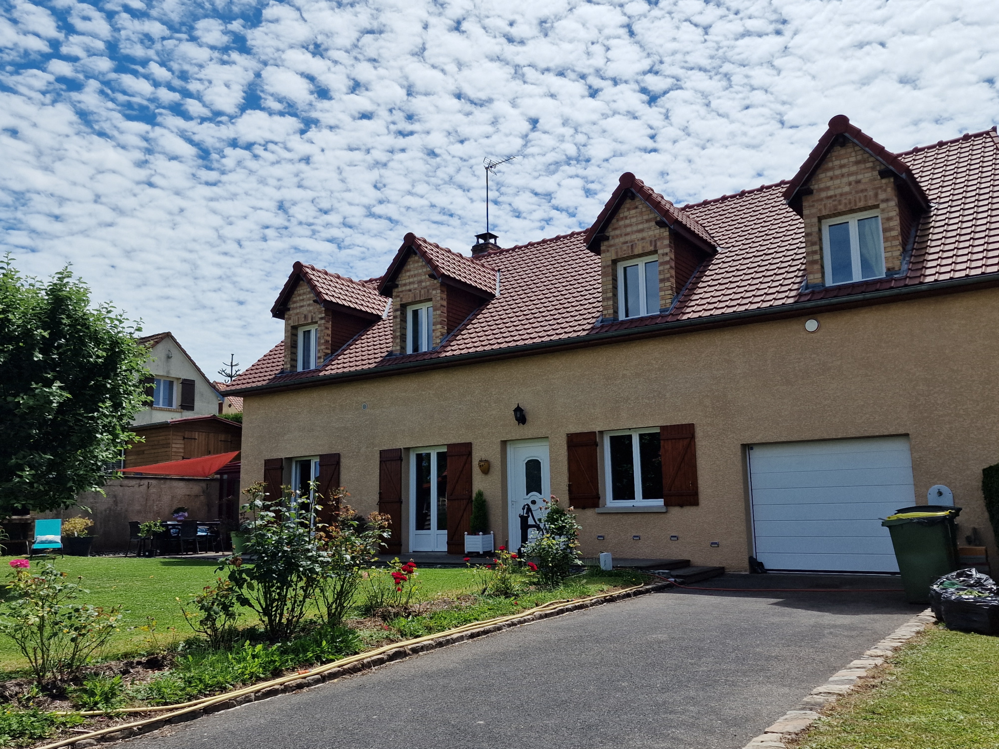 Immo80 – L'immobilier à Amiens et dans la Somme-OPPORTUNITE A SAISIR A SAVEUSE – PROPRIETE AVEC 3 GARAGES et TERRAIN