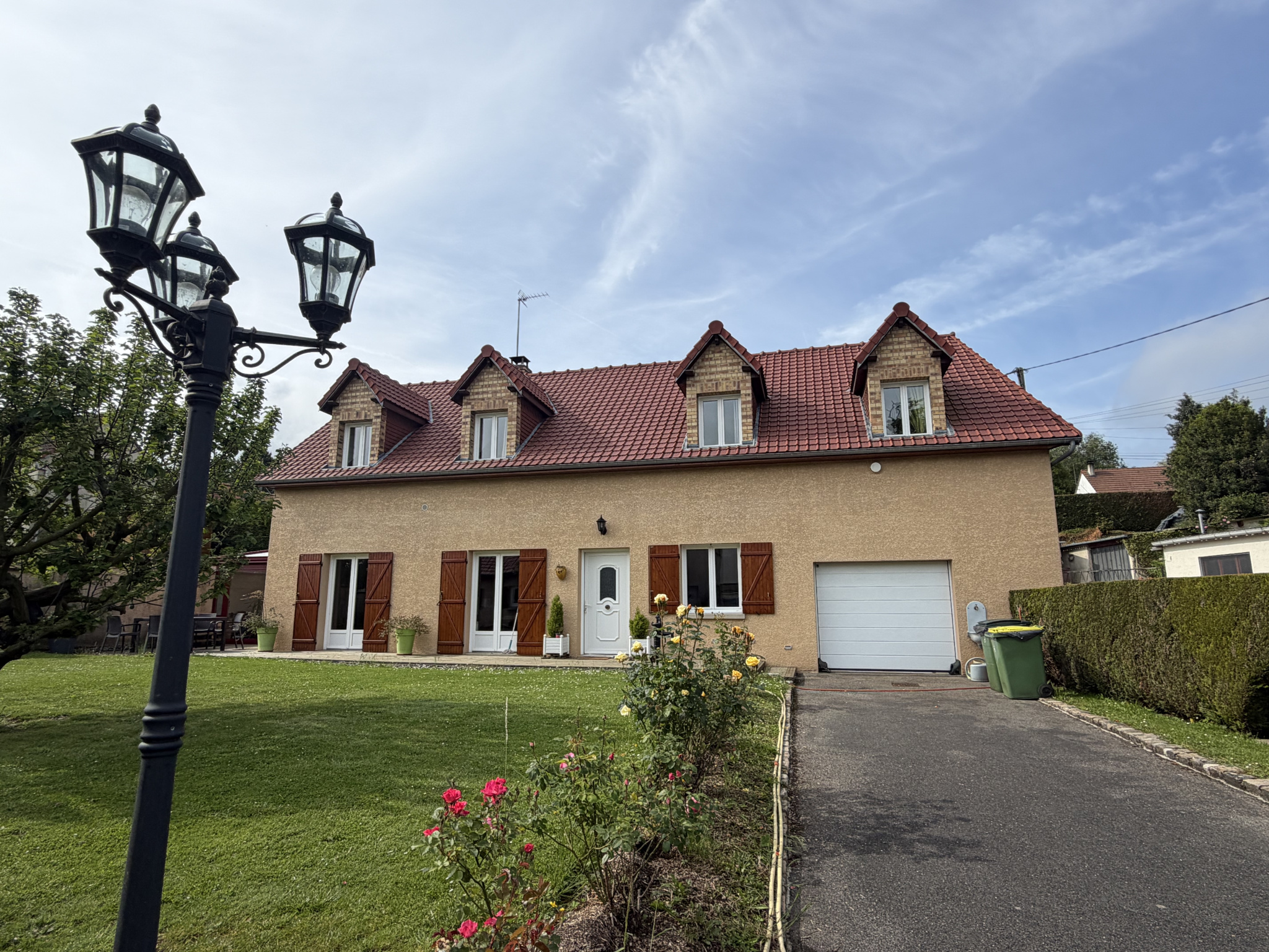 Immo80 – L'immobilier à Amiens et dans la Somme-SAVEUSE : PROPRIETE AVEC 3 GARAGES et TERRAIN
