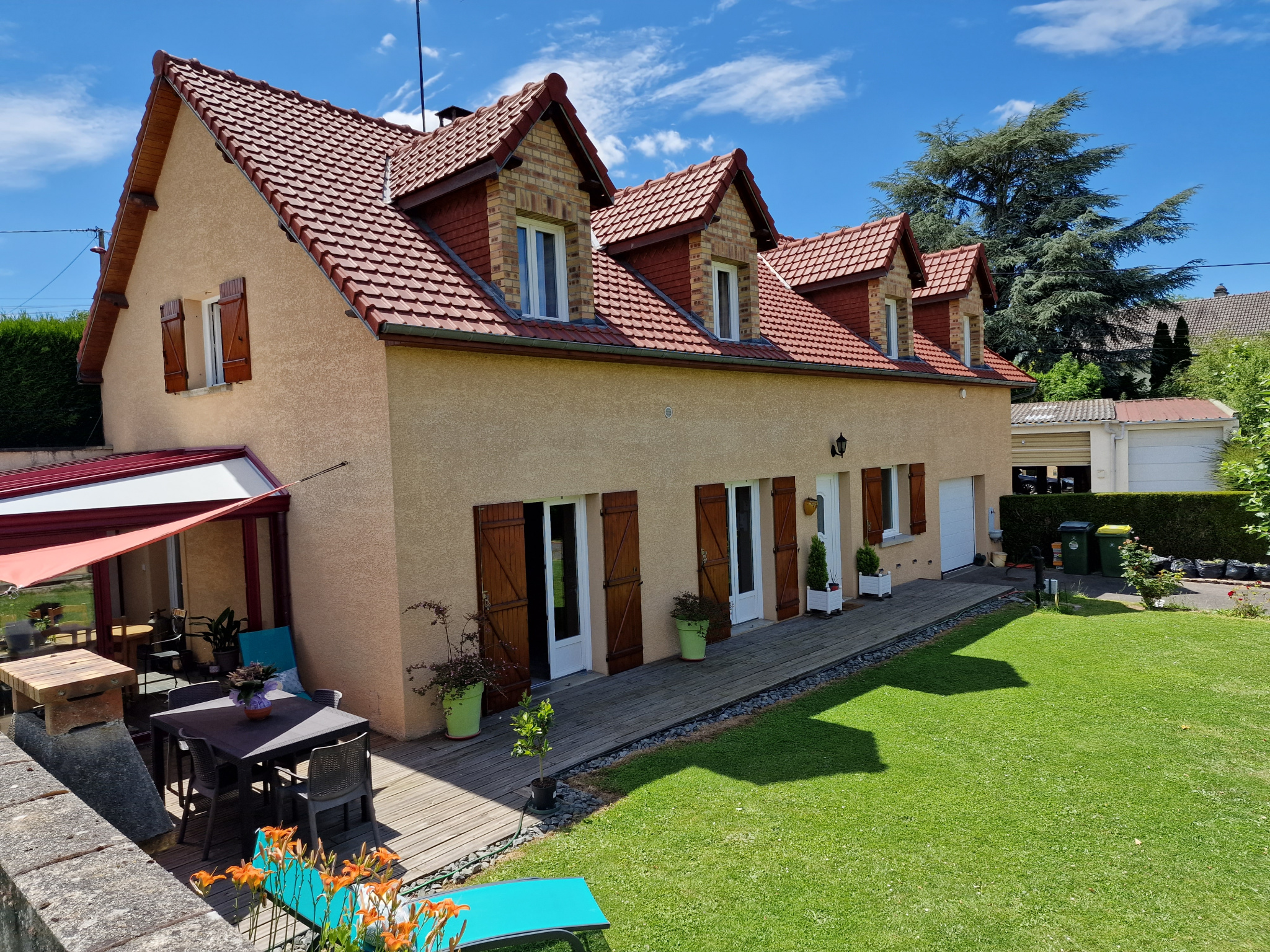 Immo80 – L'immobilier à Amiens et dans la Somme-OPPORTUNITE A SAISIR A SAVEUSE – PROPRIETE AVEC 3 GARAGES et TERRAIN