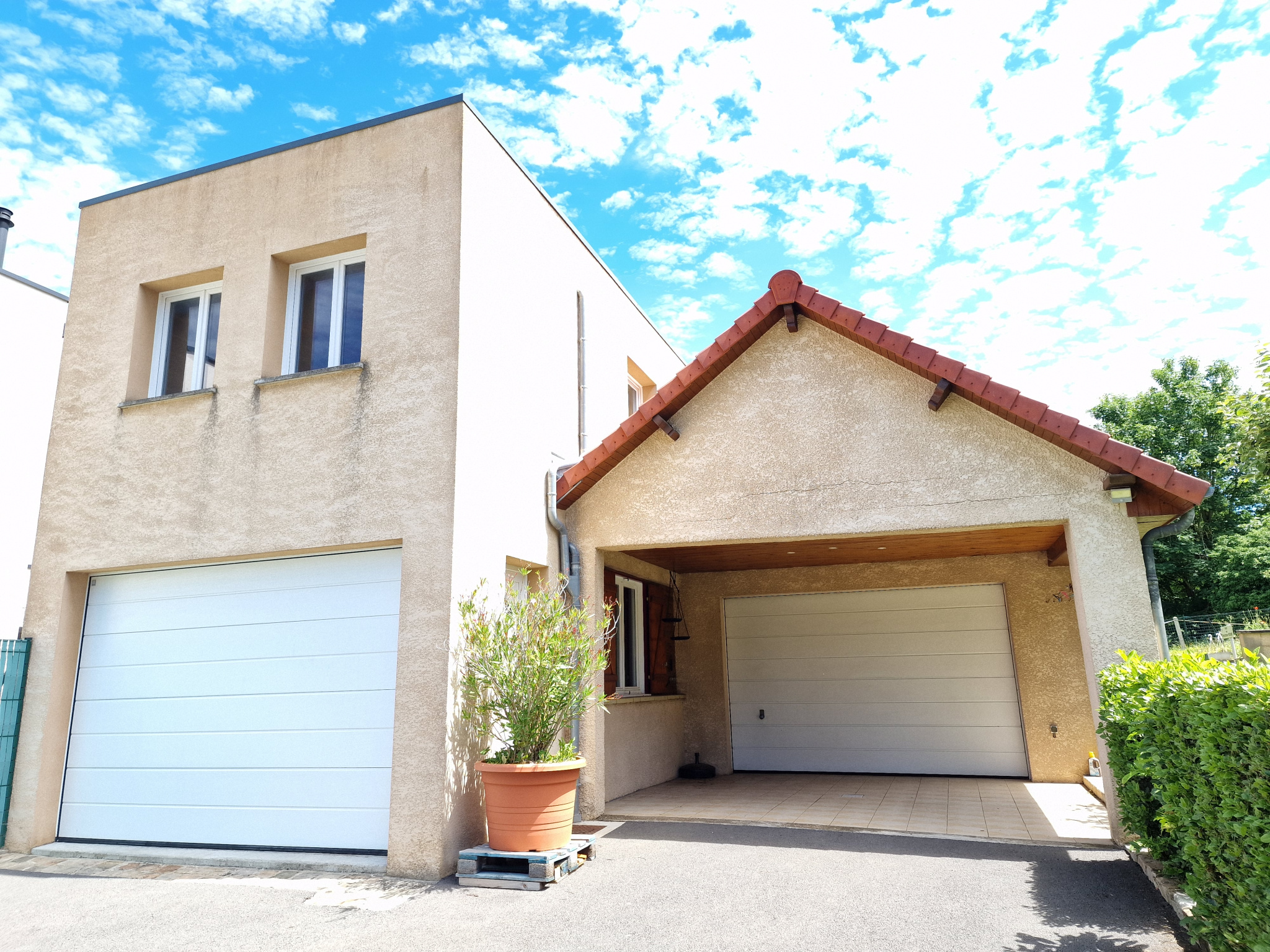 Immo80 – L'immobilier à Amiens et dans la Somme-OPPORTUNITE A SAISIR A SAVEUSE – PROPRIETE AVEC 3 GARAGES et TERRAIN