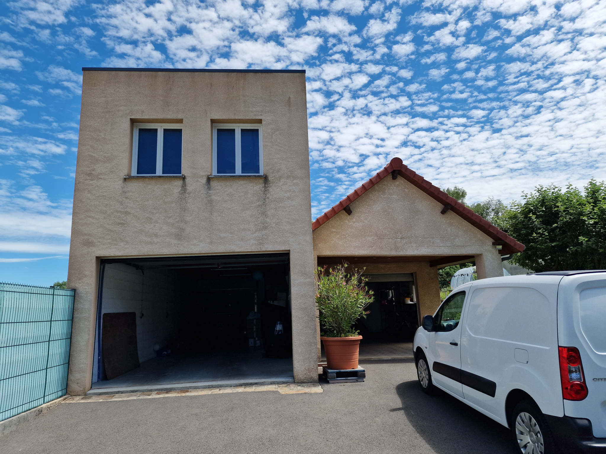 Immo80 – L'immobilier à Amiens et dans la Somme-OPPORTUNITE A SAISIR A SAVEUSE – PROPRIETE AVEC 3 GARAGES et TERRAIN