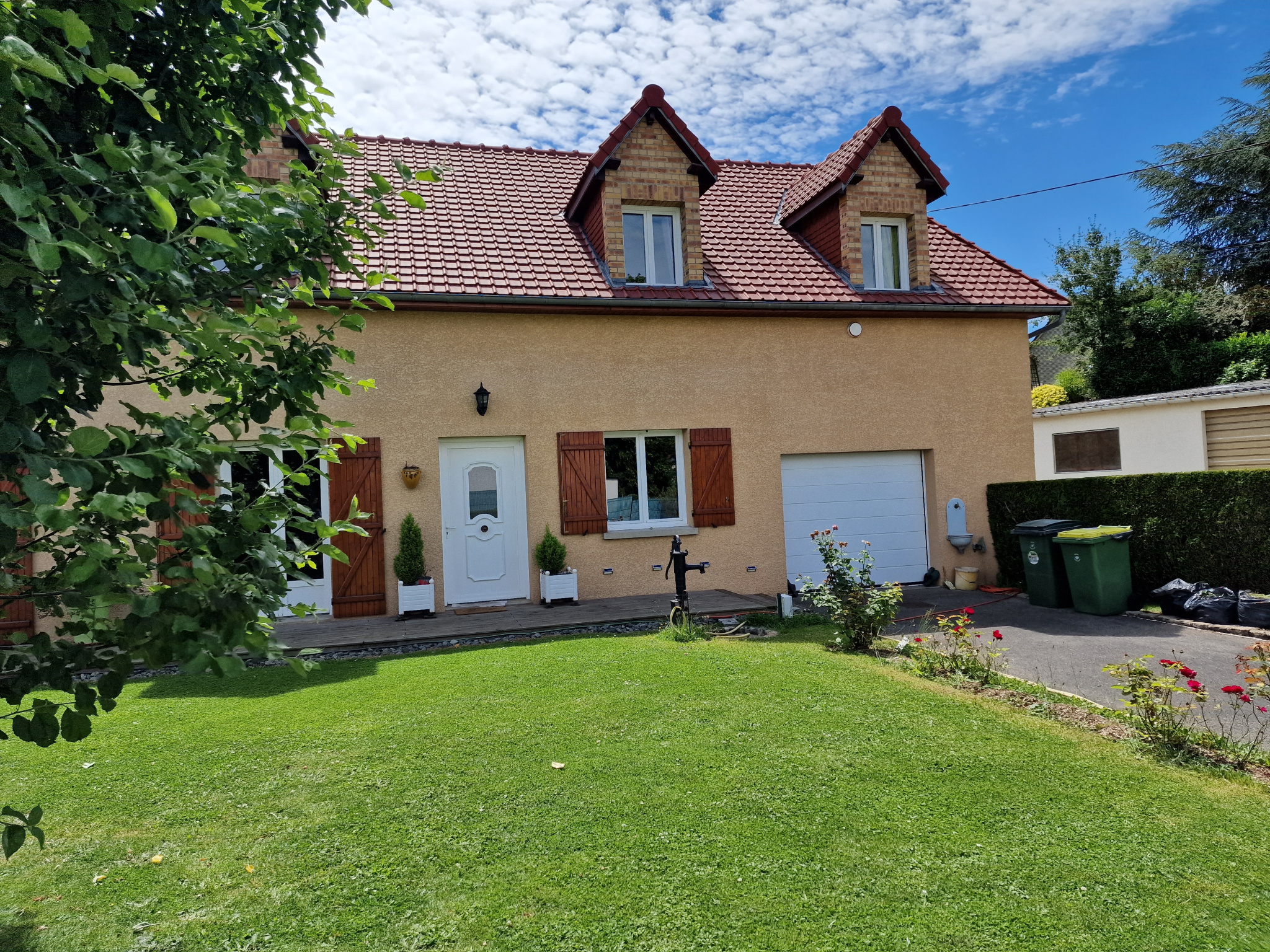 Immo80 – L'immobilier à Amiens et dans la Somme-OPPORTUNITE A SAISIR A SAVEUSE – PROPRIETE AVEC 3 GARAGES et TERRAIN