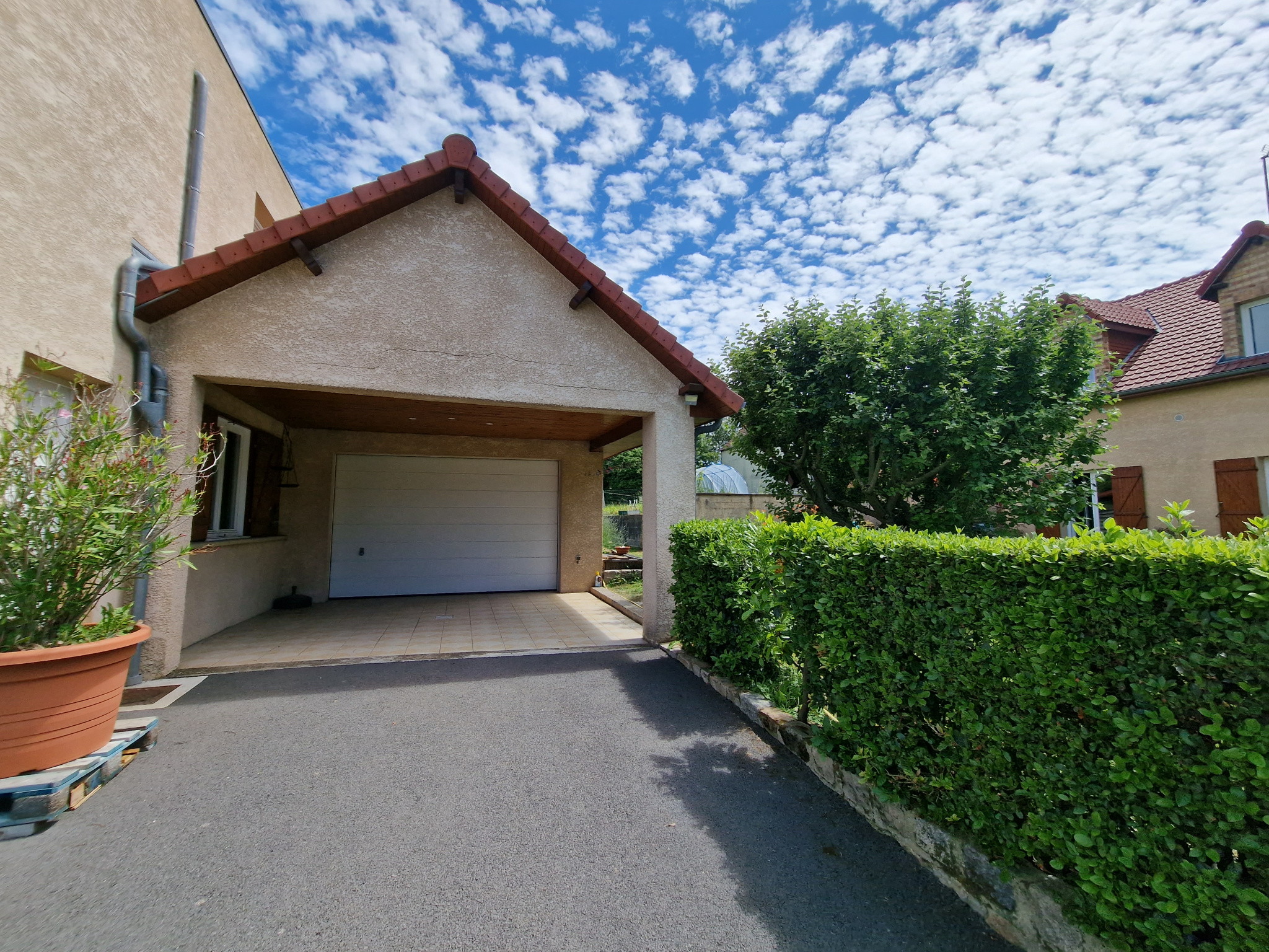 Immo80 – L'immobilier à Amiens et dans la Somme-OPPORTUNITE A SAISIR A SAVEUSE – PROPRIETE AVEC 3 GARAGES et TERRAIN