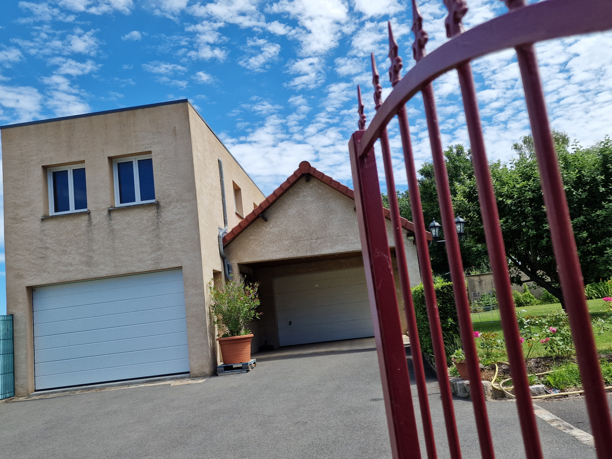 Immo80 – L'immobilier à Amiens et dans la Somme-OPPORTUNITE A SAISIR A SAVEUSE – PROPRIETE AVEC 3 GARAGES et TERRAIN
