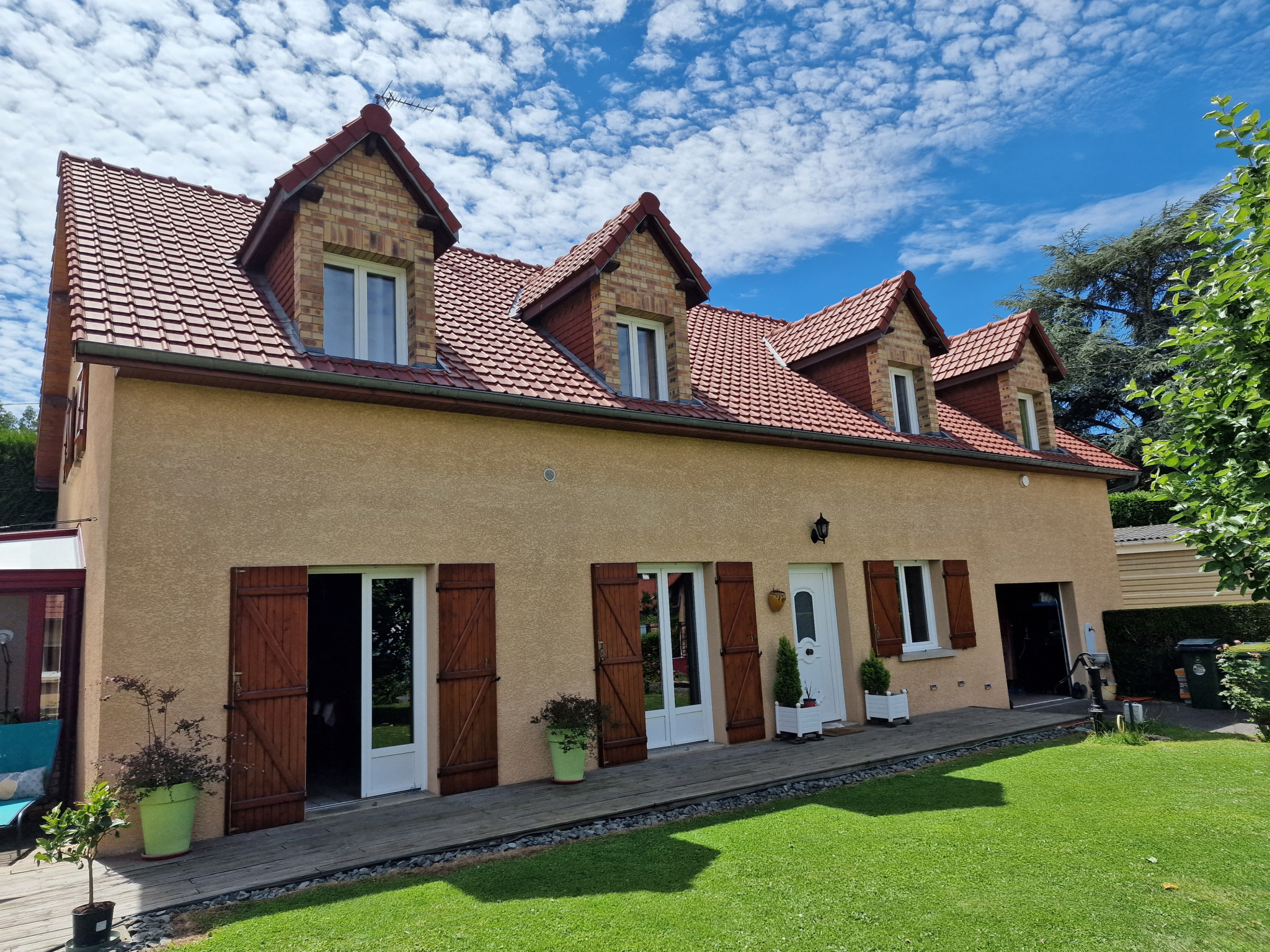 Immo80 – L'immobilier à Amiens et dans la Somme-SAVEUSE : PROPRIETE AVEC 3 GARAGES et TERRAIN