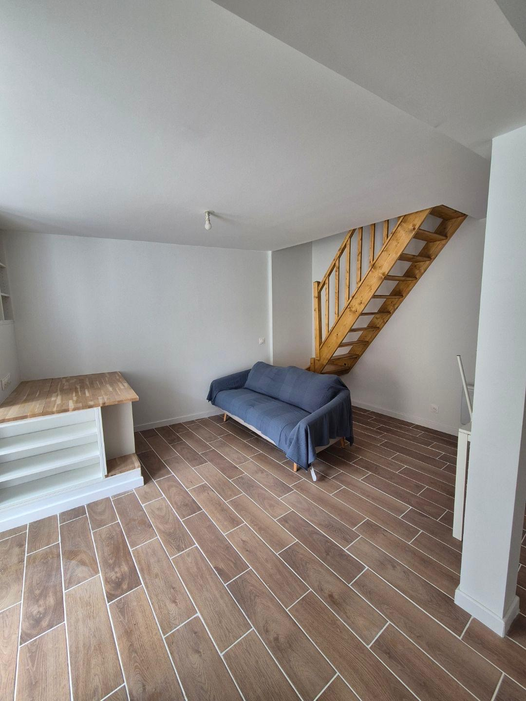 Immo80 – L'immobilier à Amiens et dans la Somme-CAMON : JOLIE MAISON T4 MEUBLEE en retrait de rue avec cour