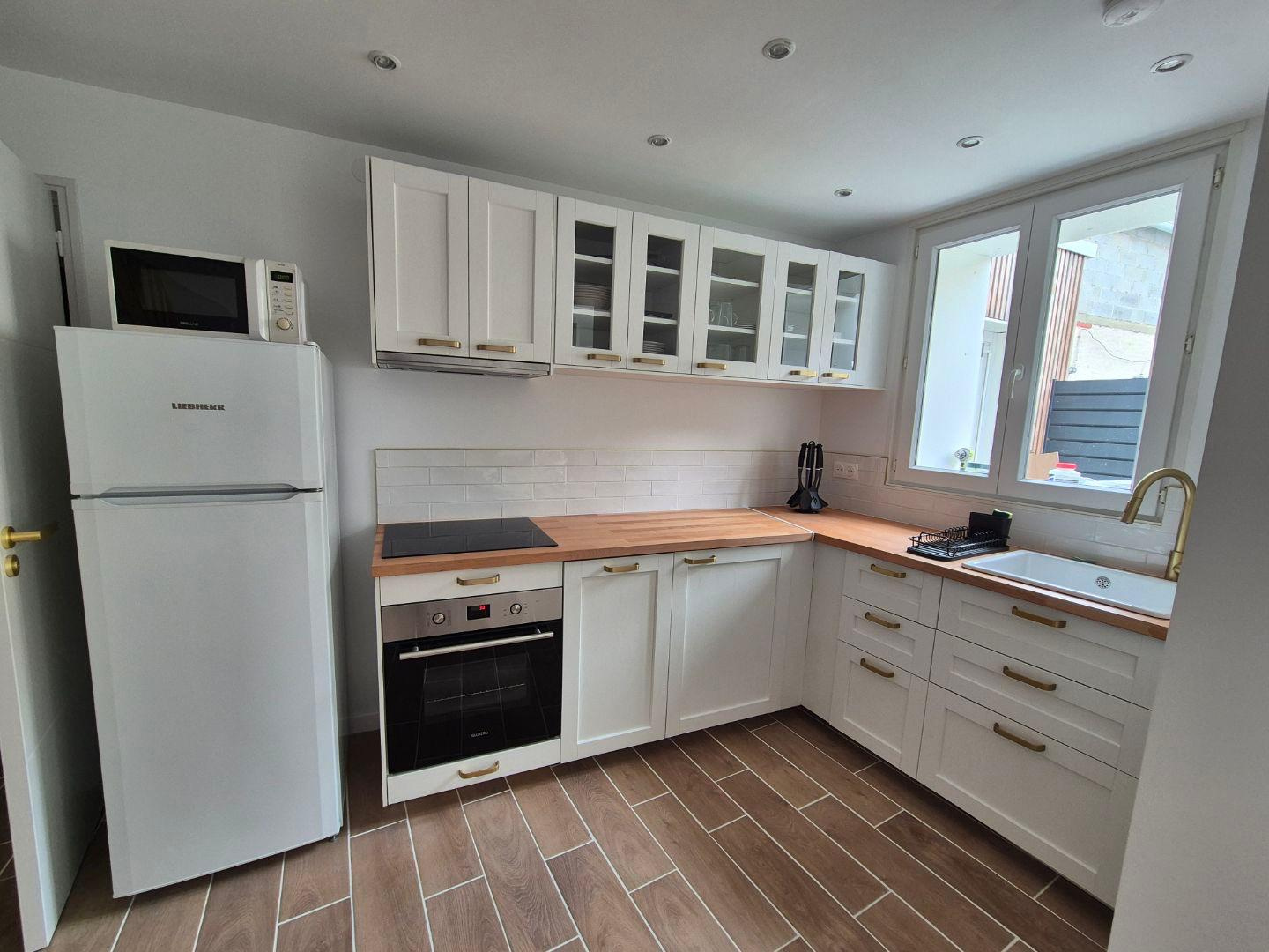 Immo80 – L'immobilier à Amiens et dans la Somme-CAMON : JOLIE MAISON T4 MEUBLEE en retrait de rue avec cour