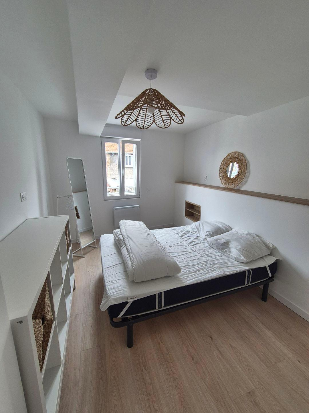 Immo80 – L'immobilier à Amiens et dans la Somme-CAMON : JOLIE MAISON T4 MEUBLEE en retrait de rue avec cour