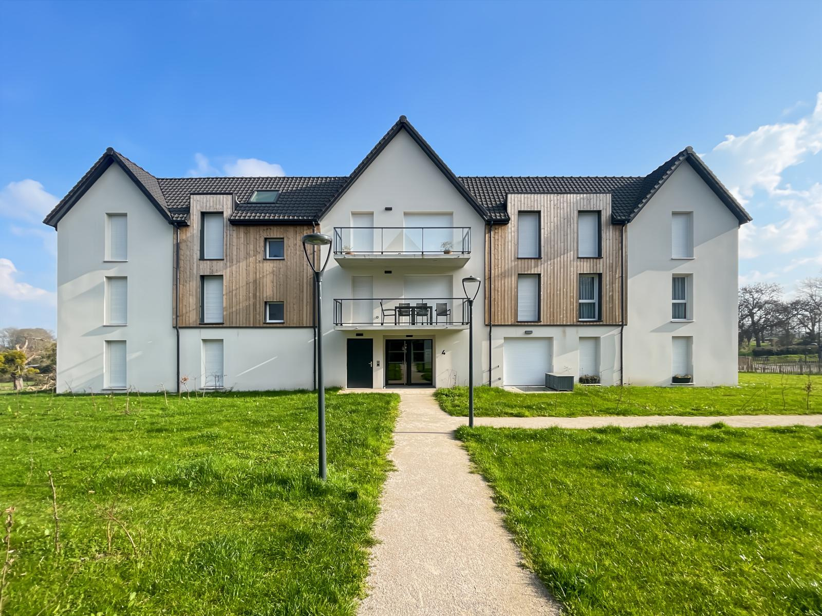 Immo80 – L'immobilier à Amiens et dans la Somme-PRODUIT EXCEPTIONNEL à SAINT VALERY SUR SOMME : APPARTEMENT T3 AVEC 2 GARAGES