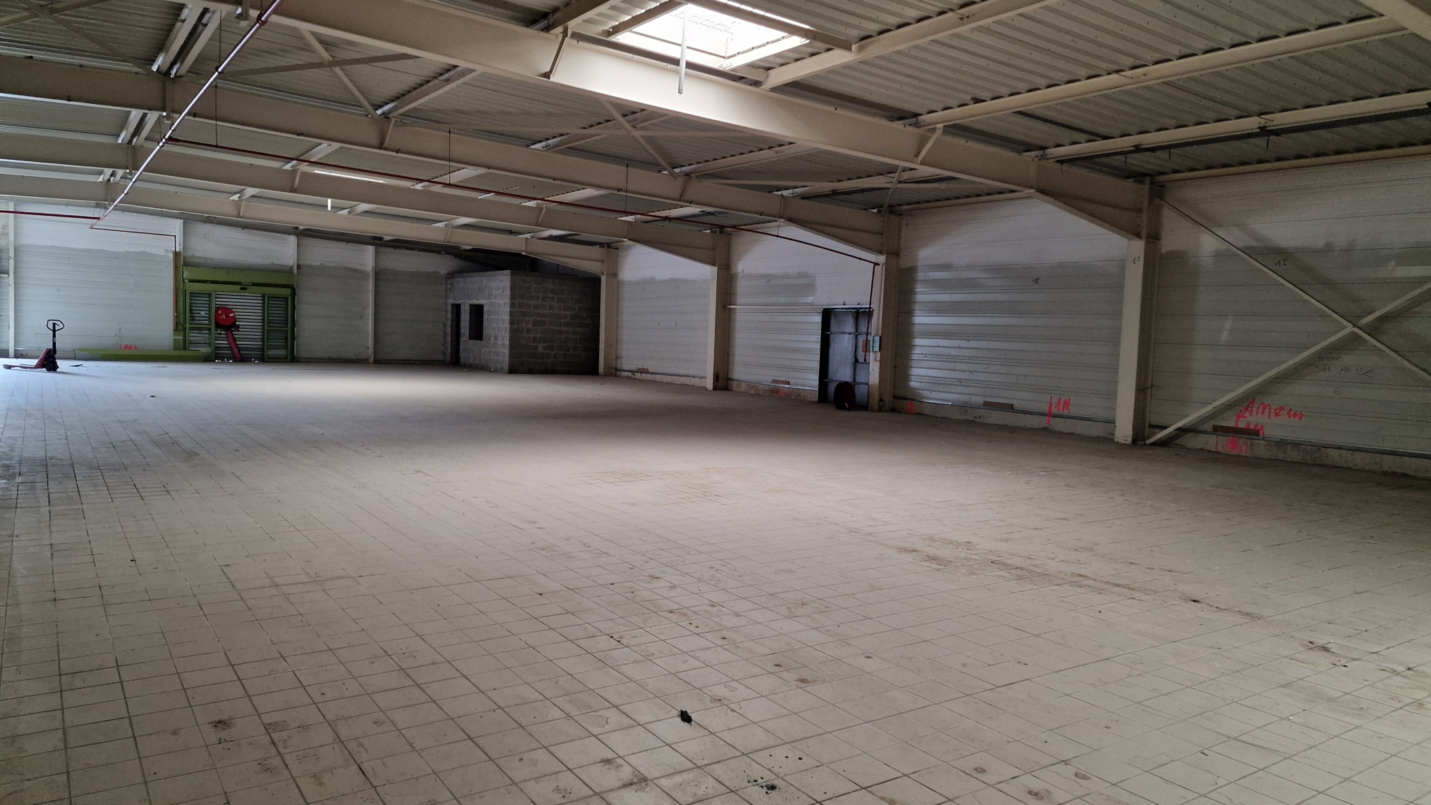 Immo80 – L'immobilier à Amiens et dans la Somme-JUMEL – GRAND LOCAL COMMERCIAL  (Entrée AILLY SUR NOYE)