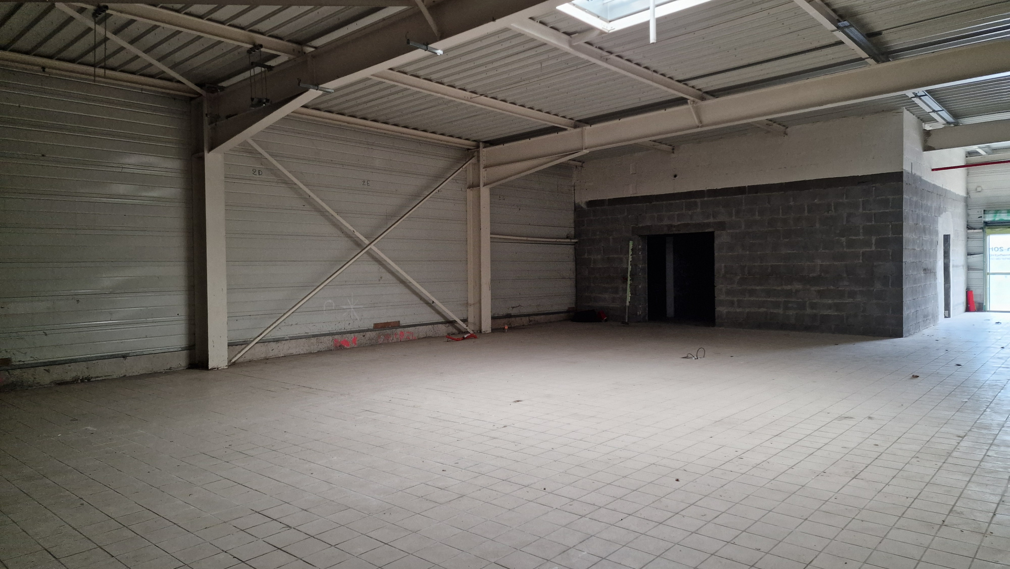 Immo80 – L'immobilier à Amiens et dans la Somme-JUMEL – GRAND LOCAL COMMERCIAL  (Entrée AILLY SUR NOYE)