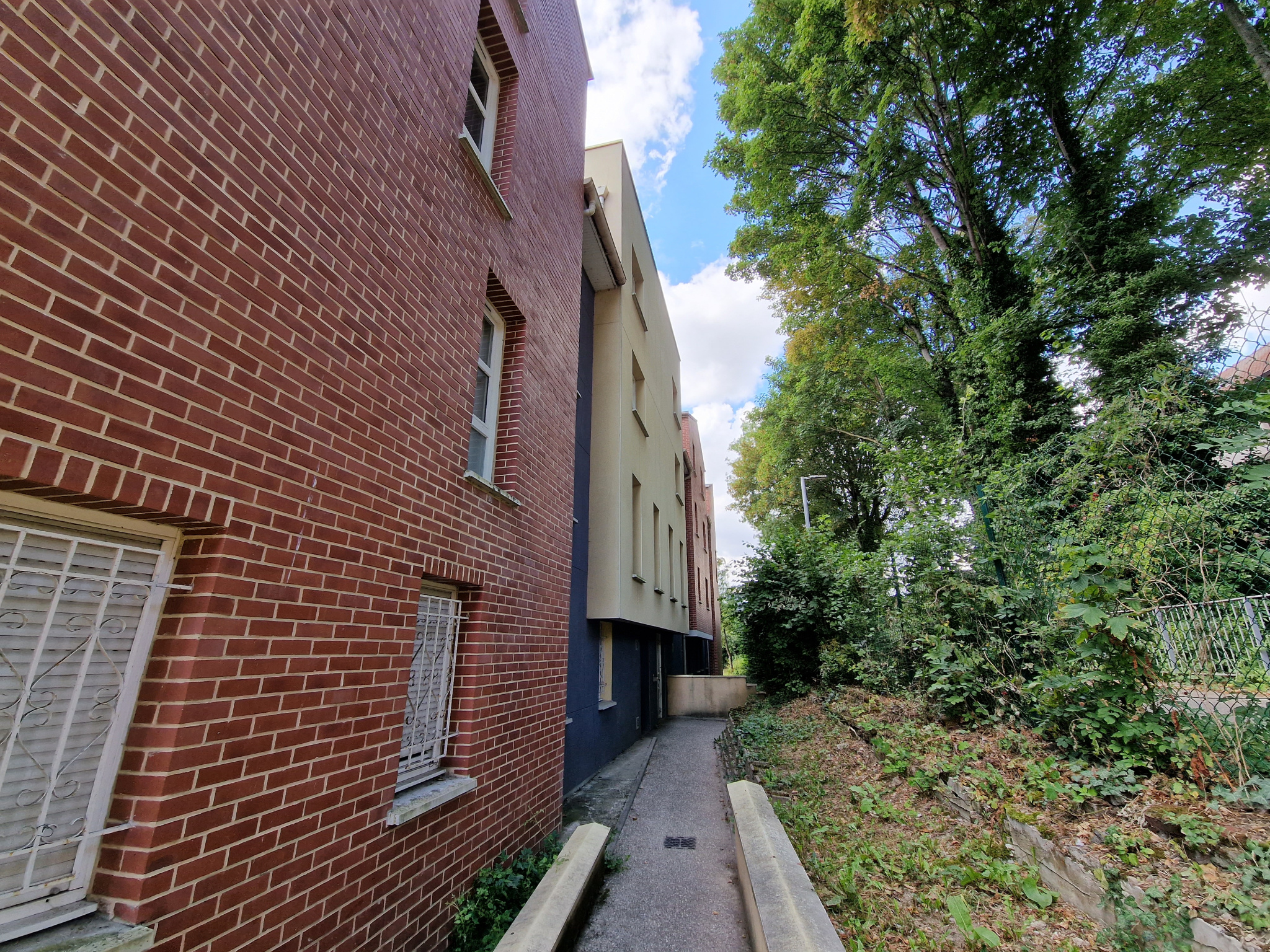 Immo80 – L'immobilier à Amiens et dans la Somme-F2 MEUBLE avec parking, Fac Citadelle et Facs d&rsquo;Arts
