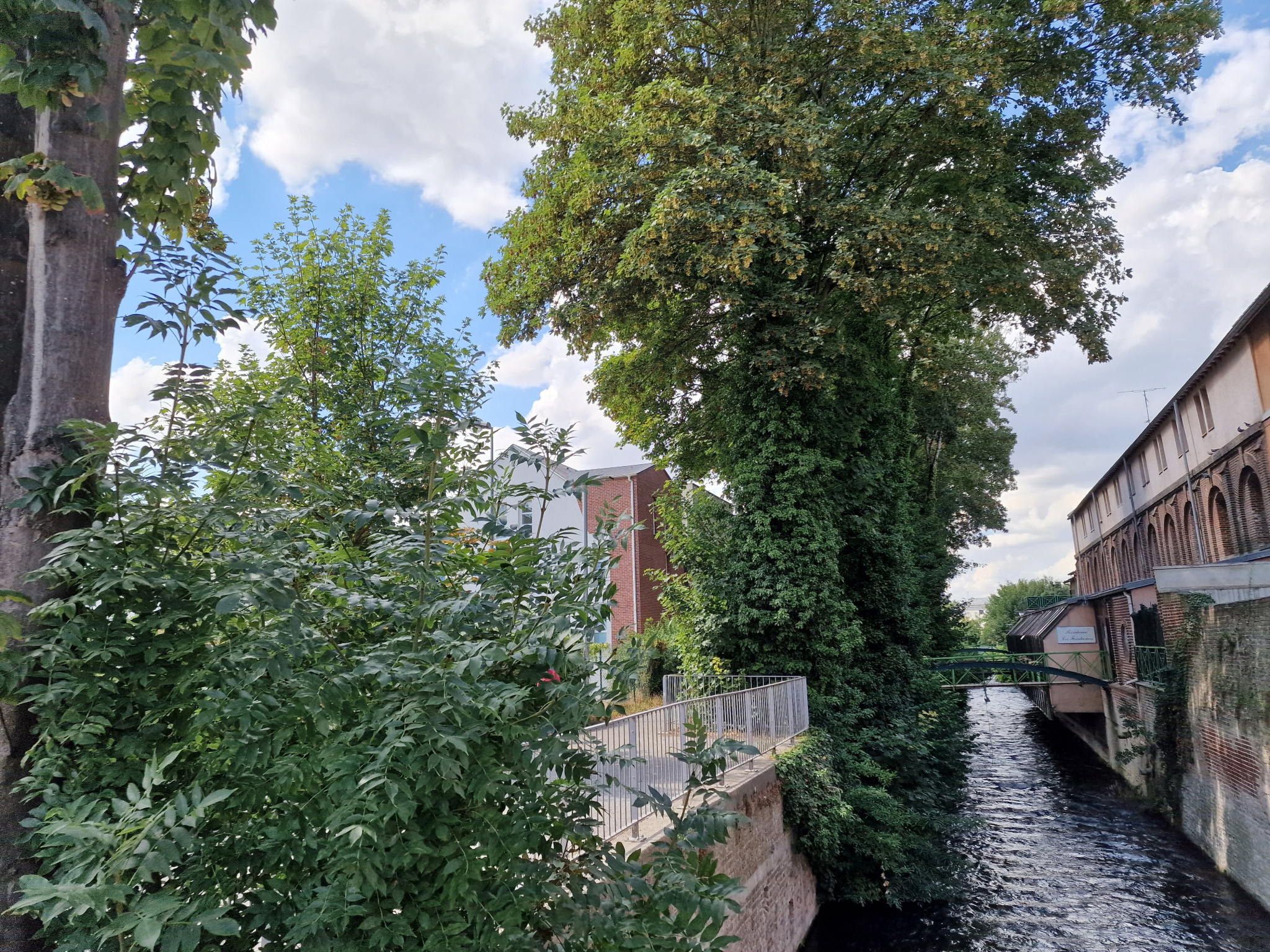 Immo80 – L'immobilier à Amiens et dans la Somme-F2 MEUBLE avec parking, Fac Citadelle et Facs d&rsquo;Arts