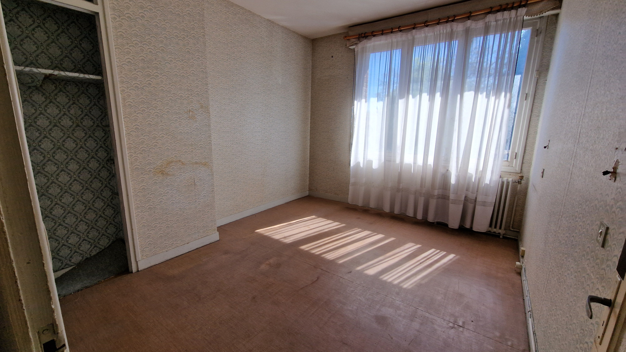 Immo80 – L'immobilier à Amiens et dans la Somme-DOULLENS – IDEAL INVESTISSEUR / GROS TRAVAUX A PREVOIR : IMMEUBLE COMMERCIAL + HABITATIONS