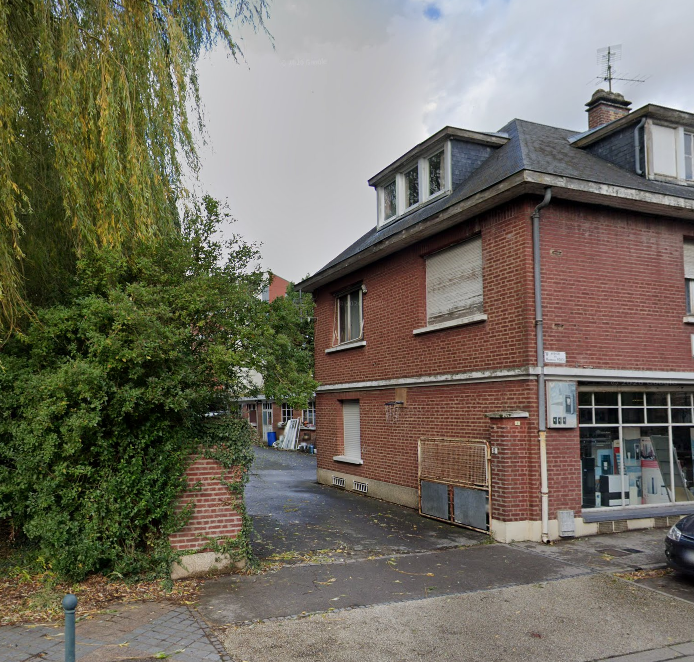 Immo80 – L'immobilier à Amiens et dans la Somme-DOULLENS – IDEAL INVESTISSEUR / GROS TRAVAUX A PREVOIR : IMMEUBLE COMMERCIAL + HABITATIONS