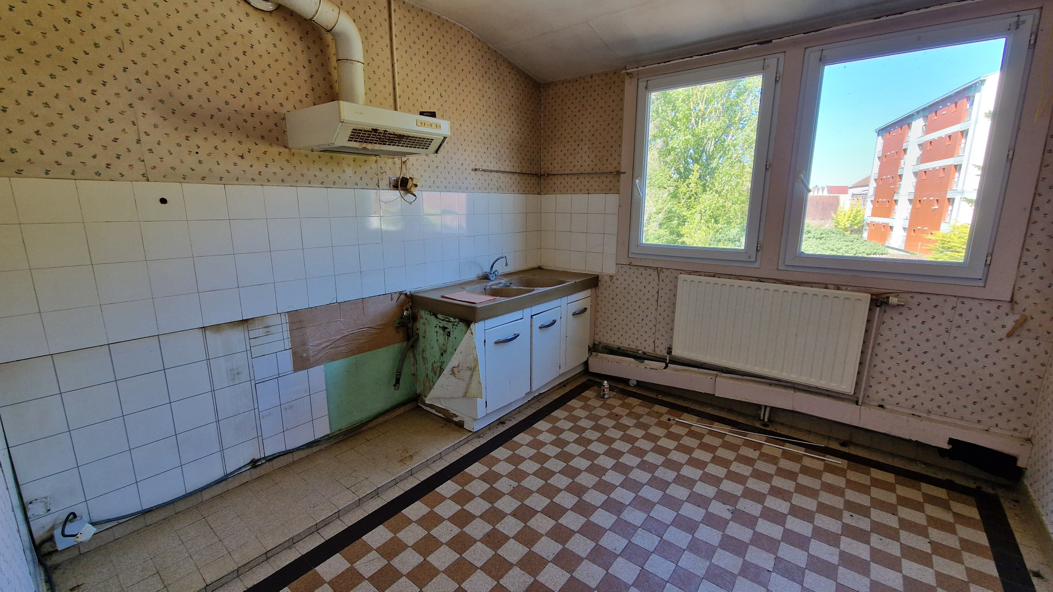 Immo80 – L'immobilier à Amiens et dans la Somme-DOULLENS – IDEAL INVESTISSEUR / GROS TRAVAUX A PREVOIR : IMMEUBLE COMMERCIAL + HABITATIONS