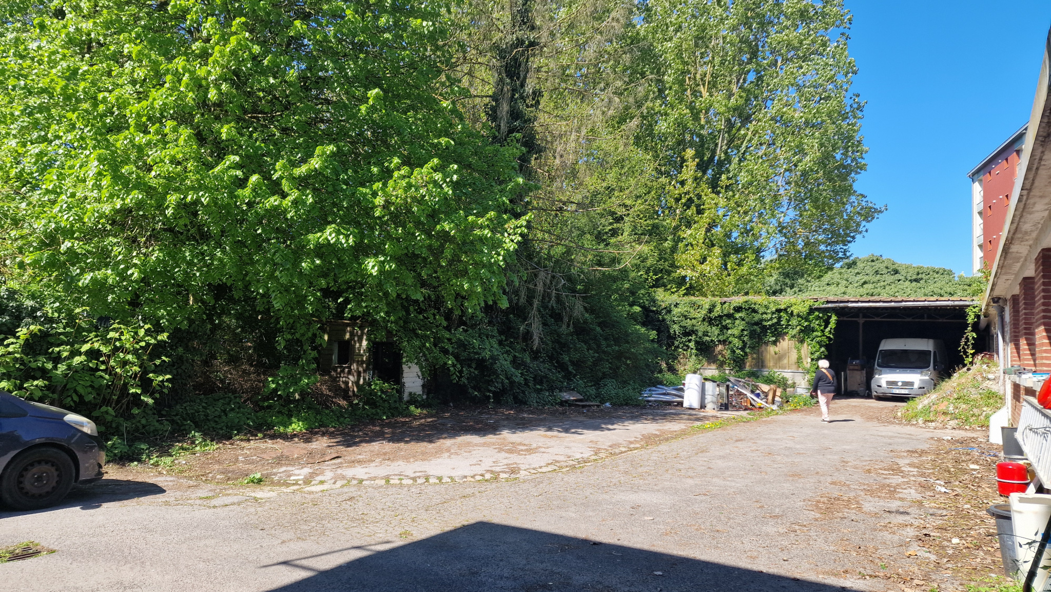 Immo80 – L'immobilier à Amiens et dans la Somme-DOULLENS – IDEAL INVESTISSEUR / GROS TRAVAUX A PREVOIR : IMMEUBLE COMMERCIAL + HABITATIONS