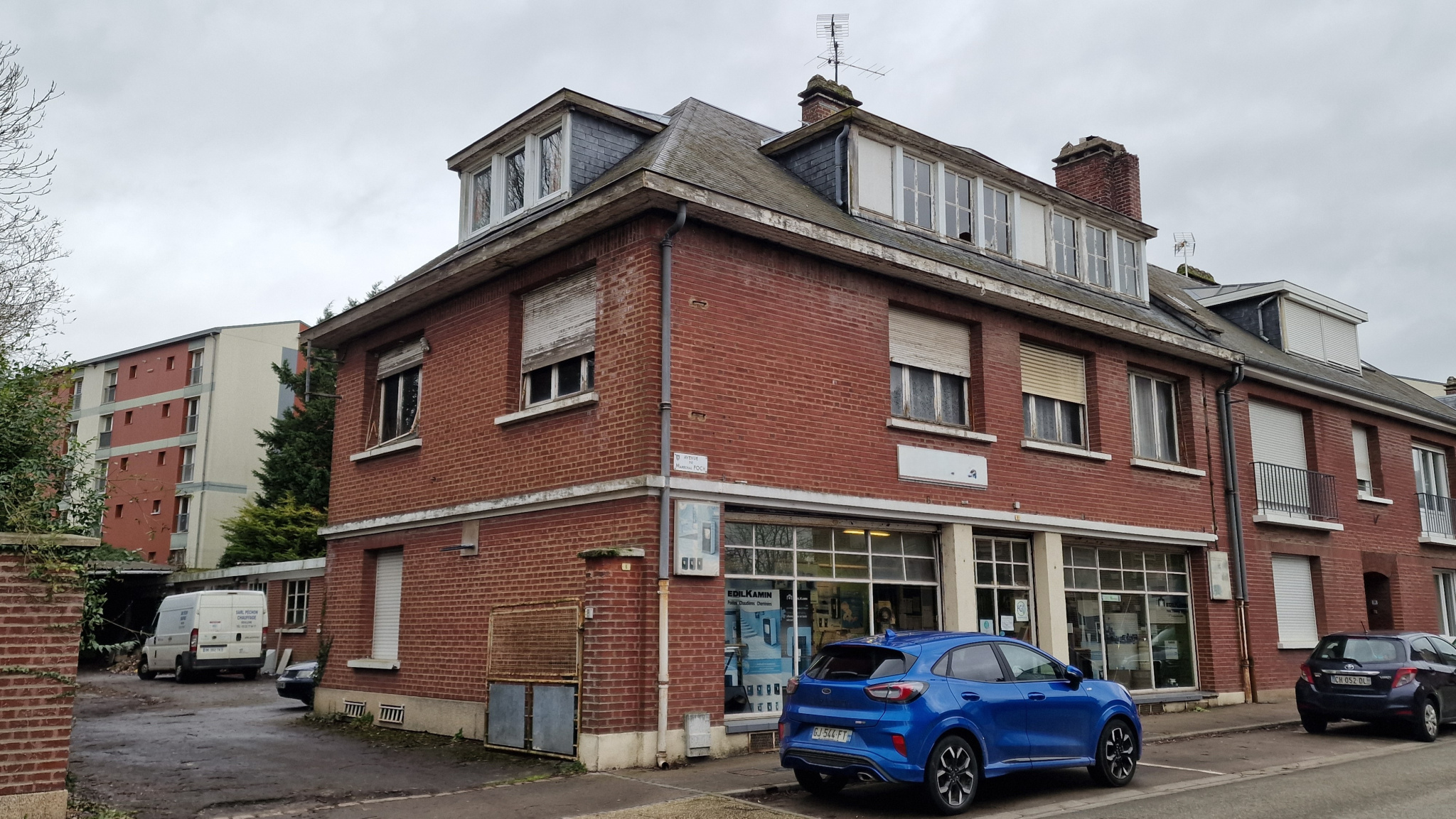 Immo80 – L'immobilier à Amiens et dans la Somme-DOULLENS – IDEAL INVESTISSEUR / GROS TRAVAUX A PREVOIR : IMMEUBLE COMMERCIAL + HABITATIONS