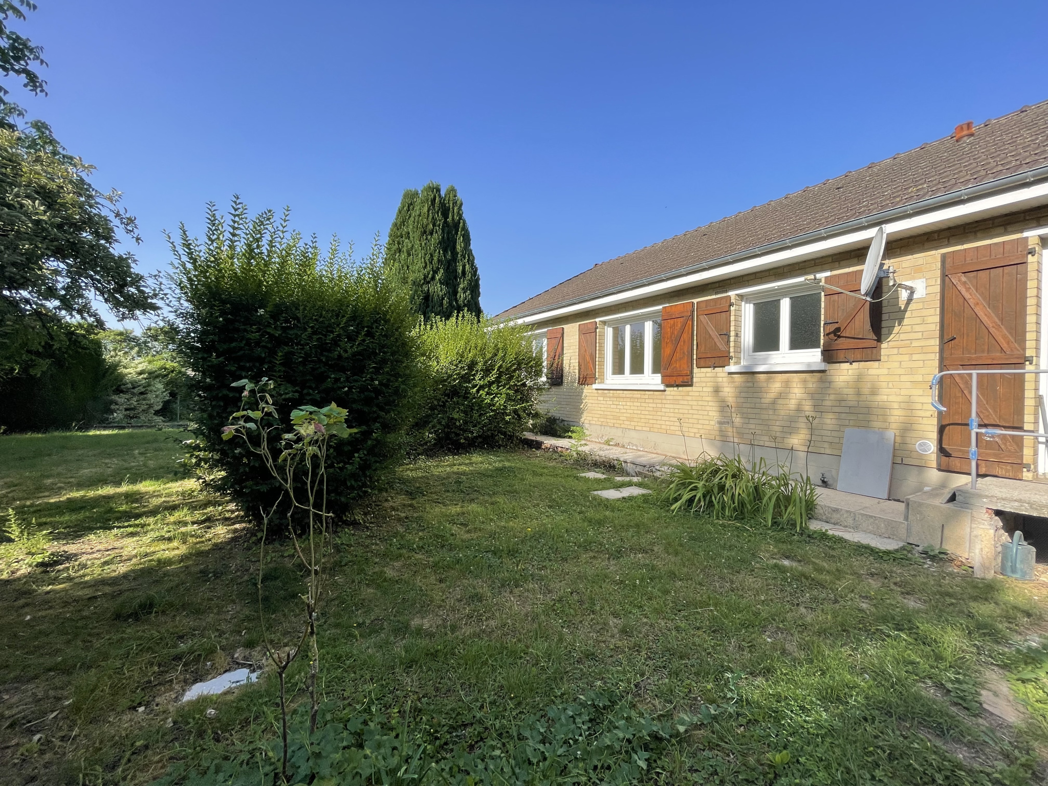 Immo80 – L'immobilier à Amiens et dans la Somme-BERTANGLES : JOLI PAVILLON INDIVIDUEL DE PLAIN-PIED SUR SOUS-SOL COMPLET