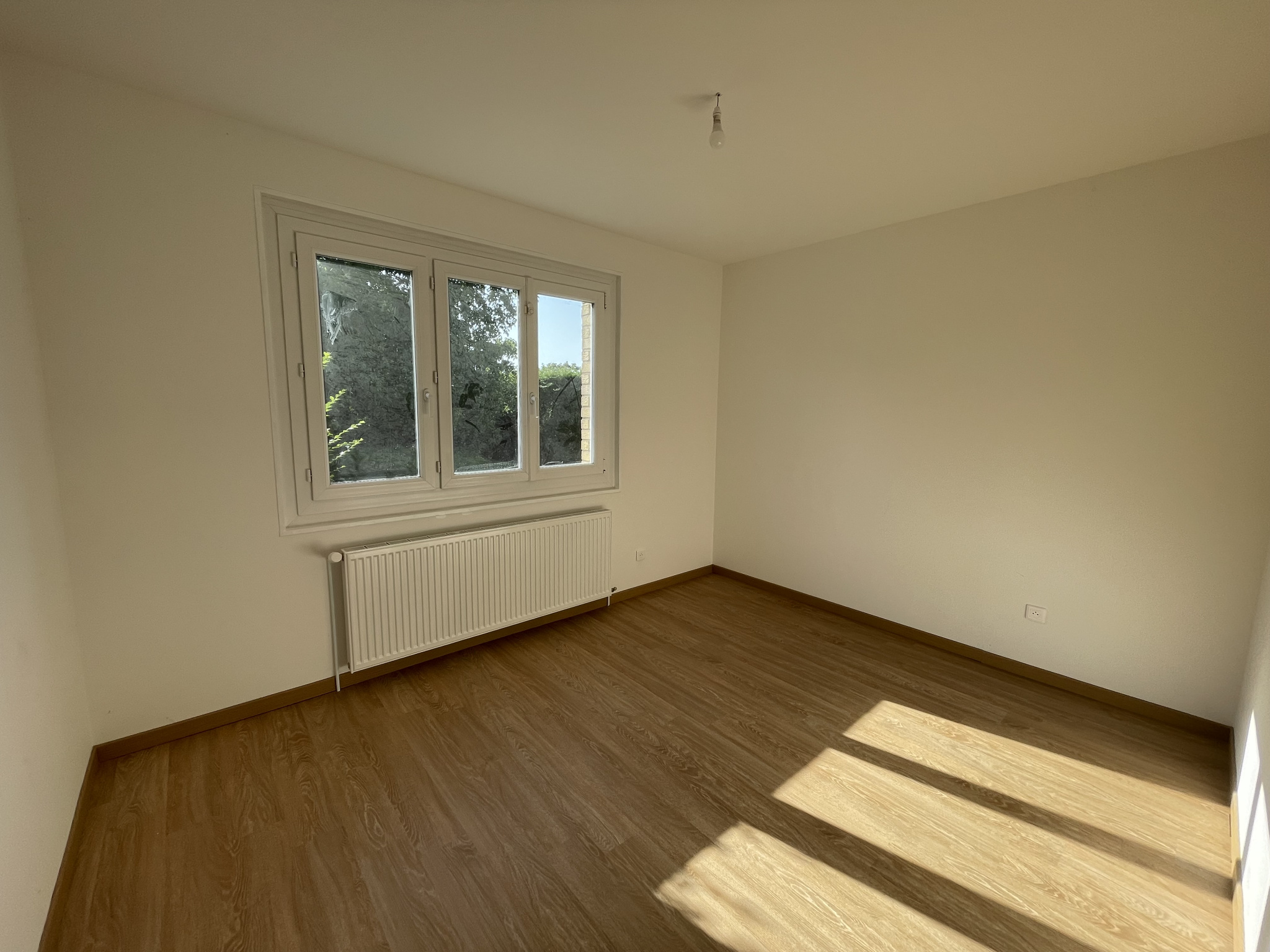 Immo80 – L'immobilier à Amiens et dans la Somme-BERTANGLES : JOLI PAVILLON INDIVIDUEL DE PLAIN-PIED SUR SOUS-SOL COMPLET