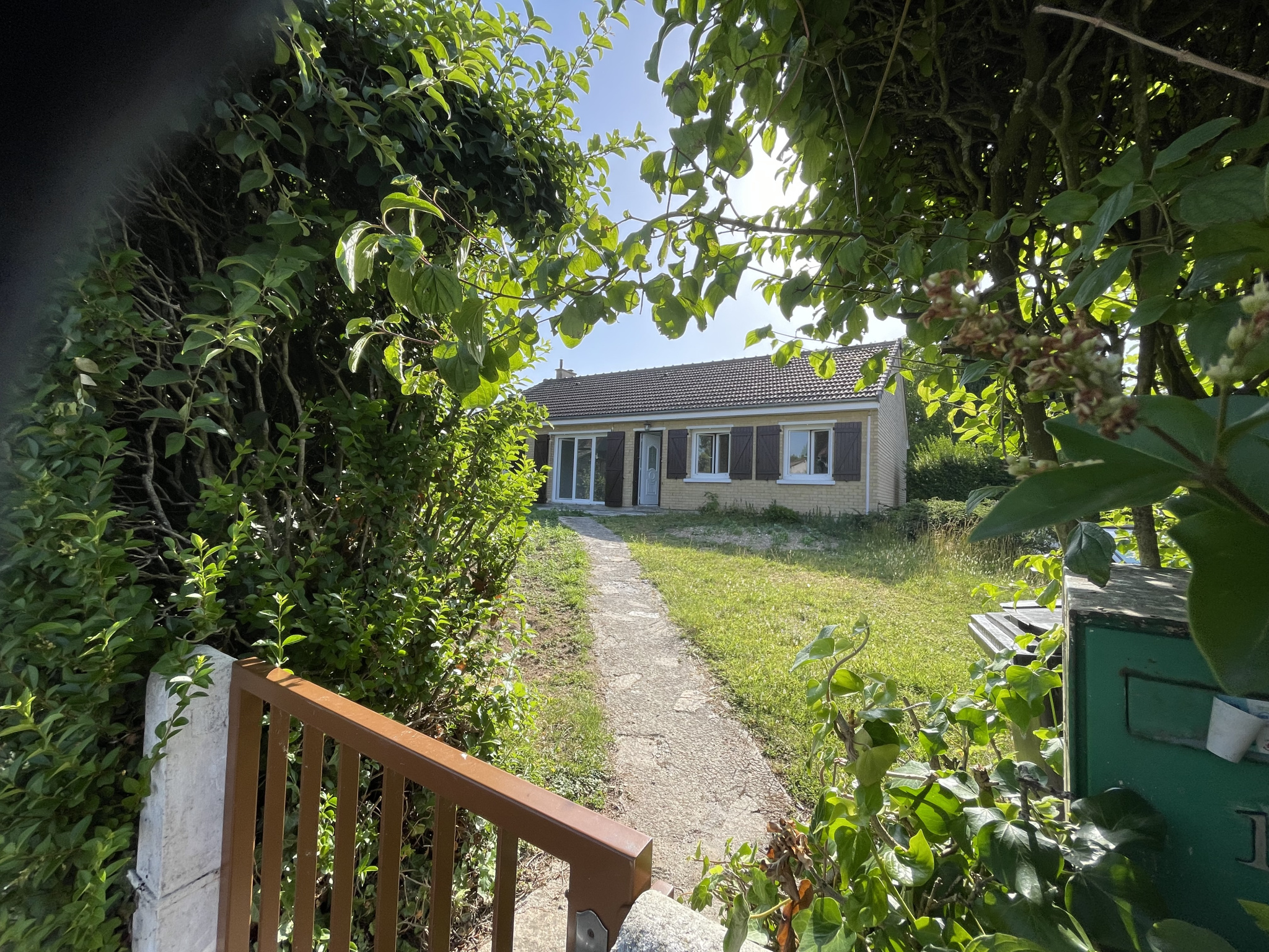 Immo80 – L'immobilier à Amiens et dans la Somme-BERTANGLES : JOLI PAVILLON INDIVIDUEL DE PLAIN-PIED SUR SOUS-SOL COMPLET