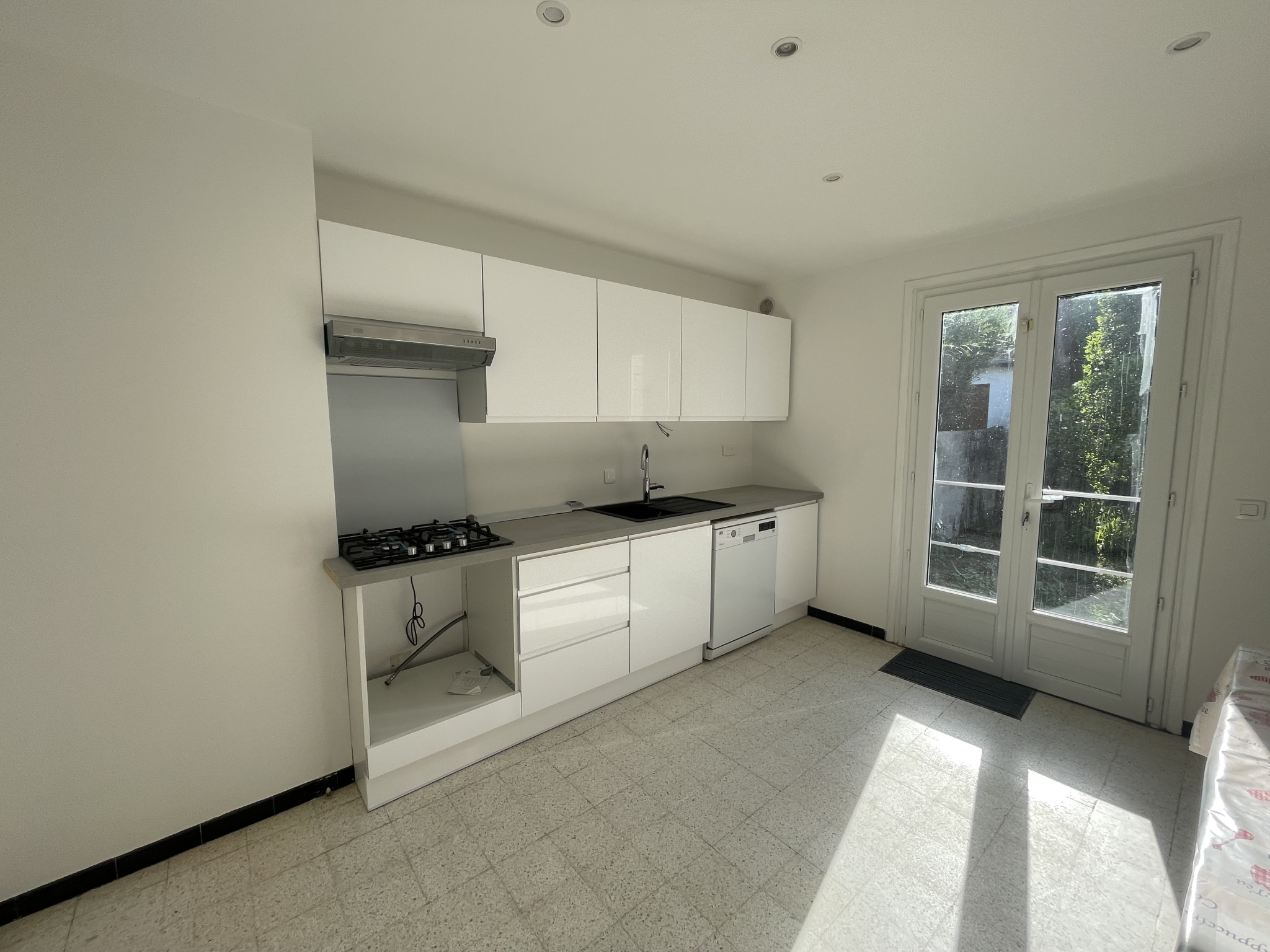 Immo80 – L'immobilier à Amiens et dans la Somme-BERTANGLES : JOLI PAVILLON INDIVIDUEL DE PLAIN-PIED SUR SOUS-SOL COMPLET