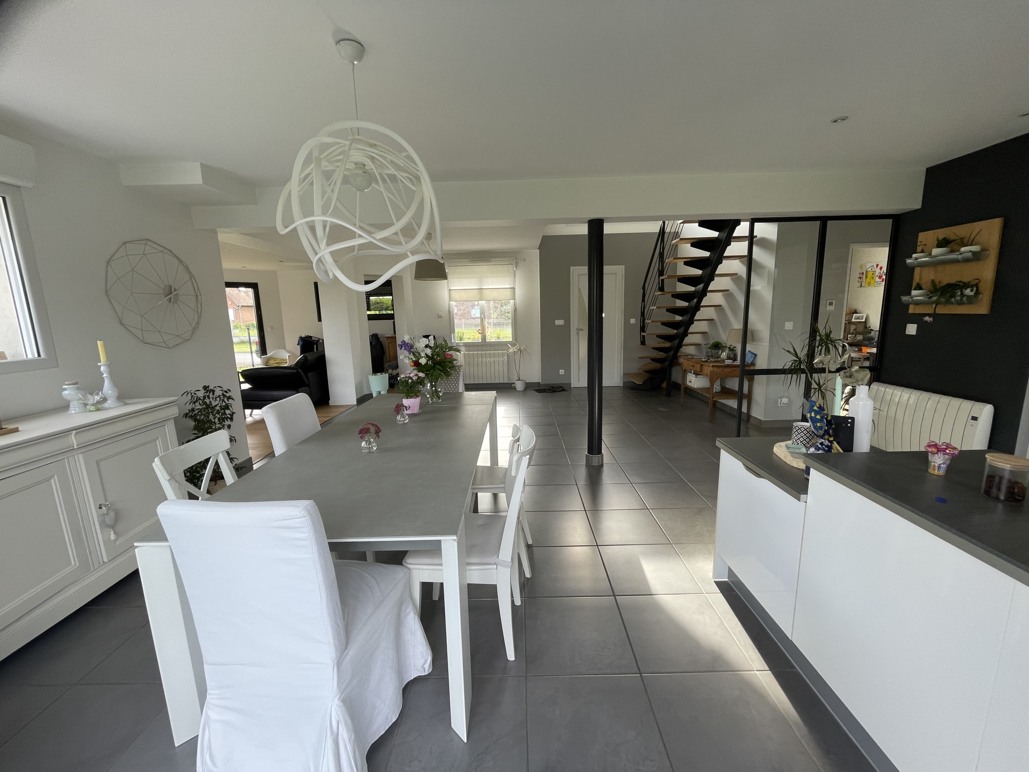 Immo80 – L'immobilier à Amiens et dans la Somme-SECTEUR VILLERS BOCAGE : SUPERBE PAVILLON INDIVIDUEL MEUBLE T6 avec garage et beau jardin clos et arboré