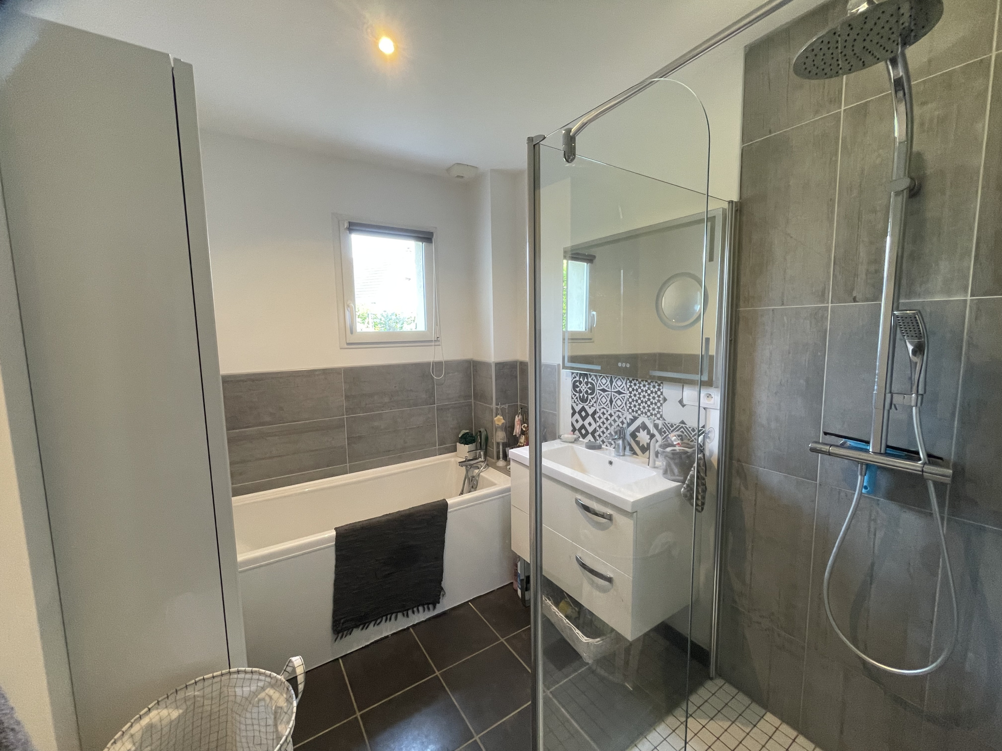 Immo80 – L'immobilier à Amiens et dans la Somme-SECTEUR VILLERS BOCAGE : SUPERBE PAVILLON INDIVIDUEL MEUBLE T6 avec garage et beau jardin clos et arboré