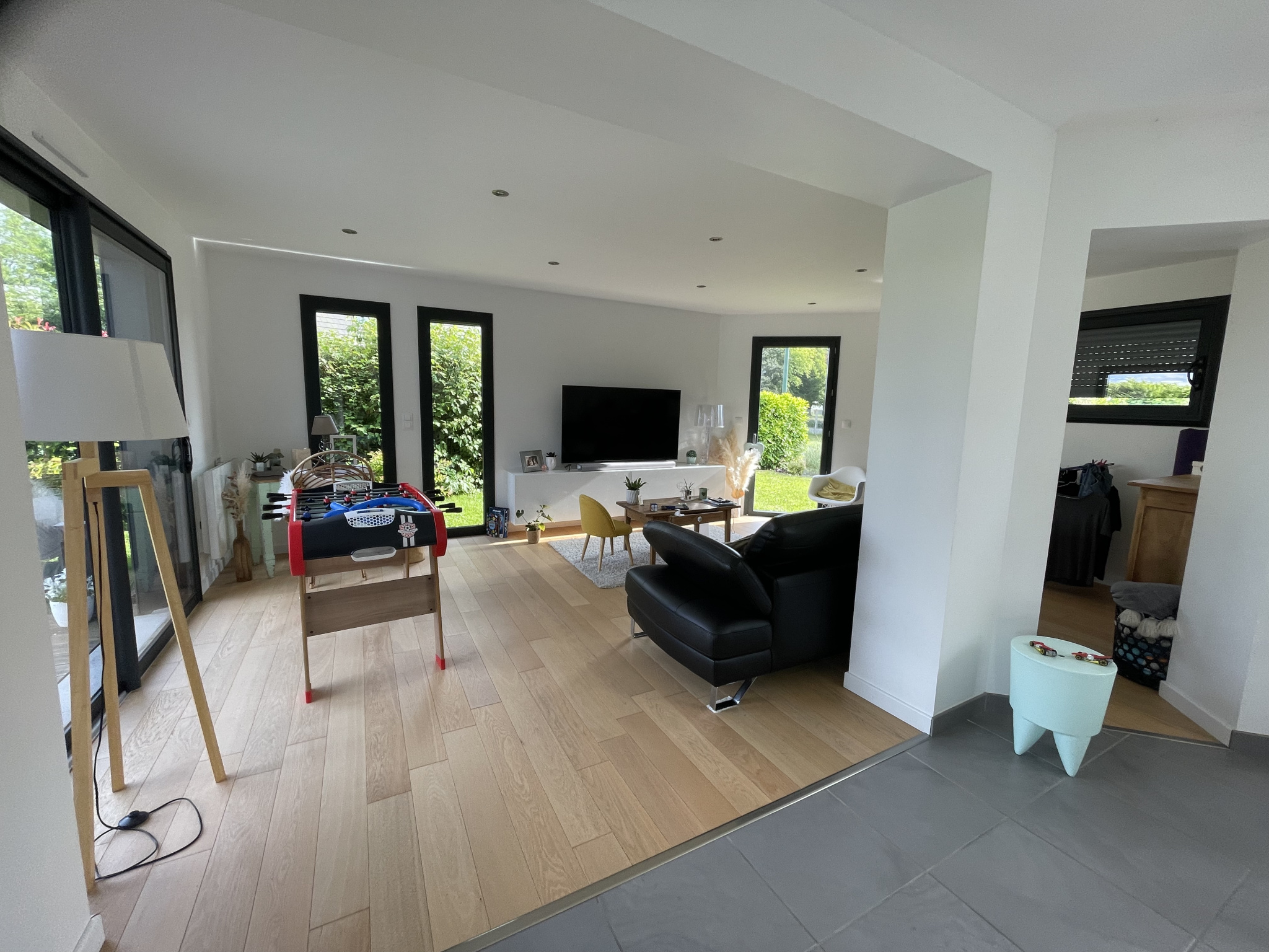 Immo80 – L'immobilier à Amiens et dans la Somme-SECTEUR VILLERS BOCAGE : SUPERBE PAVILLON INDIVIDUEL MEUBLE T6 avec garage et beau jardin clos et arboré