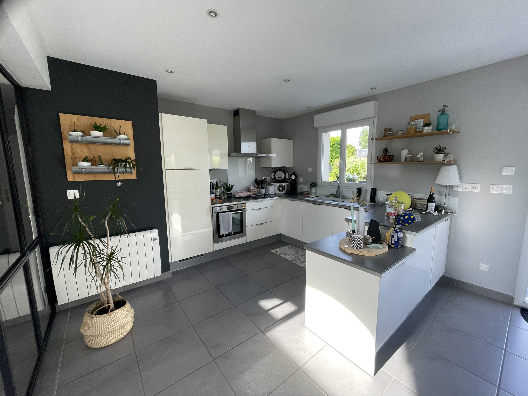 Immo80 – L'immobilier à Amiens et dans la Somme-SECTEUR VILLERS BOCAGE : SUPERBE PAVILLON INDIVIDUEL MEUBLE T6 avec garage et beau jardin clos et arboré