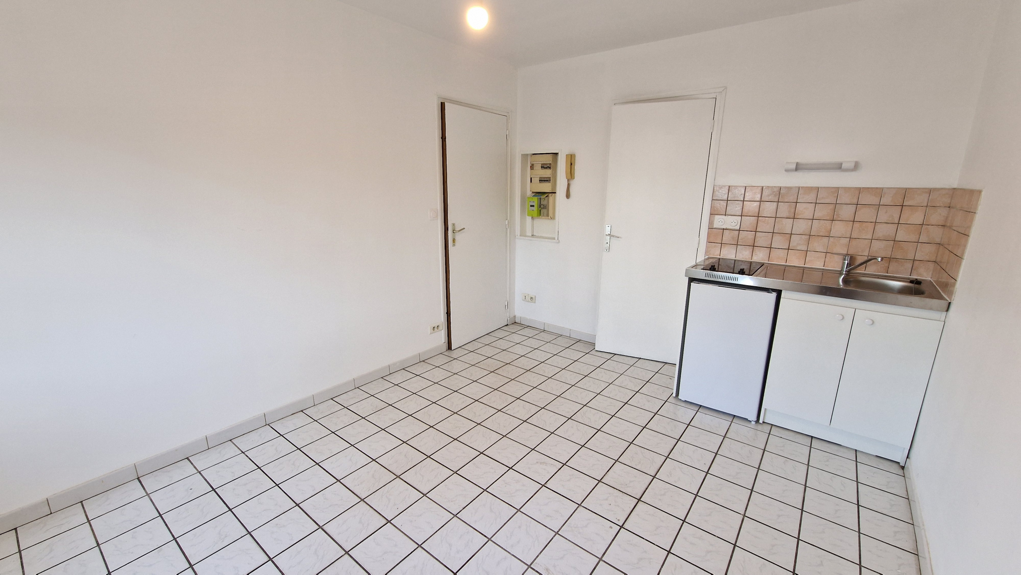 Immo80 – L'immobilier à Amiens et dans la Somme-PONT DE METZ – proche du CHU et CAMPUS SUD : STUDIO refait à neuf