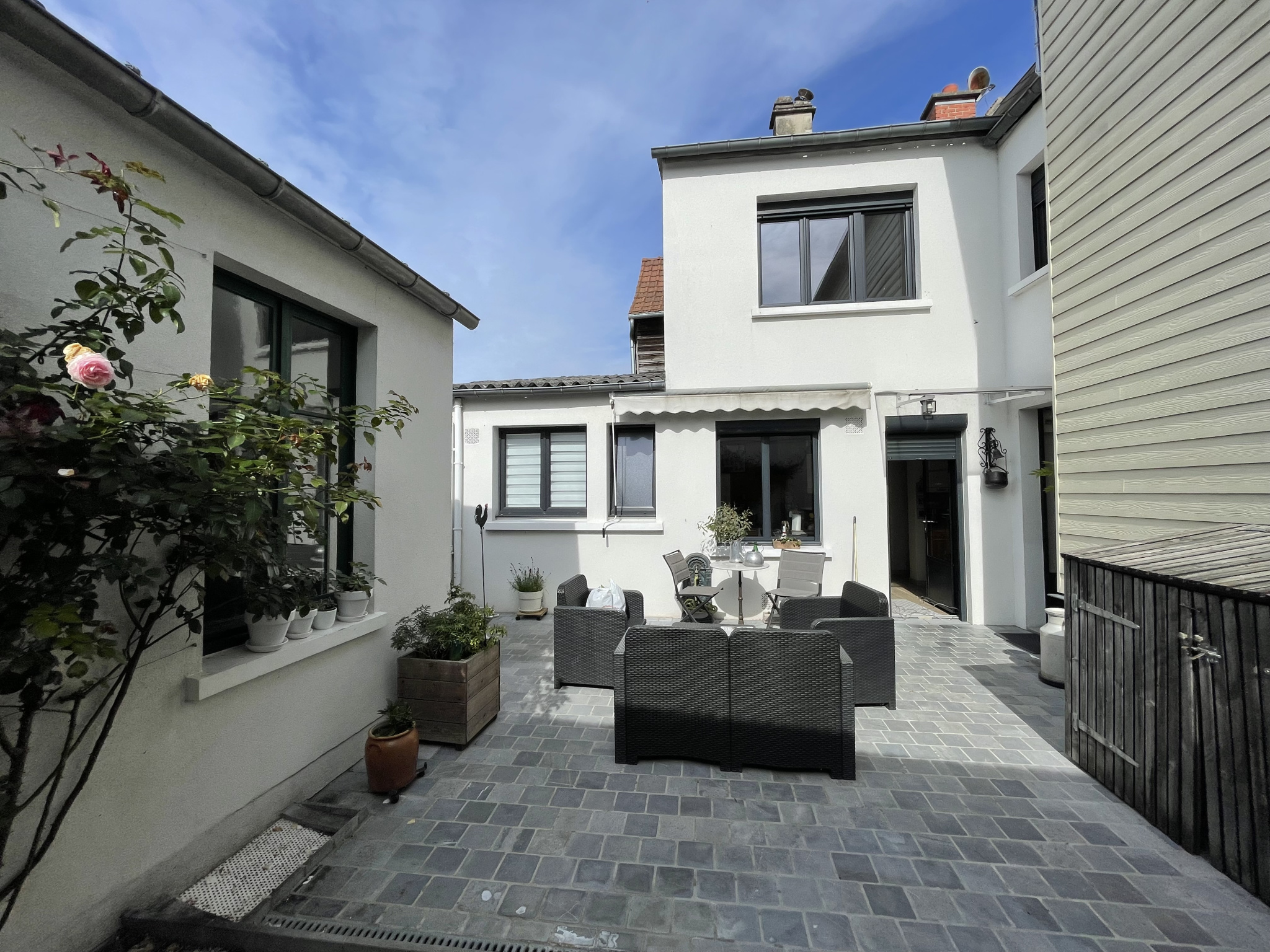 Immo80 – L'immobilier à Amiens et dans la Somme-EN EXCLUSIVITE SUR PICQUIGNY : MAISON T4 avec belle cour