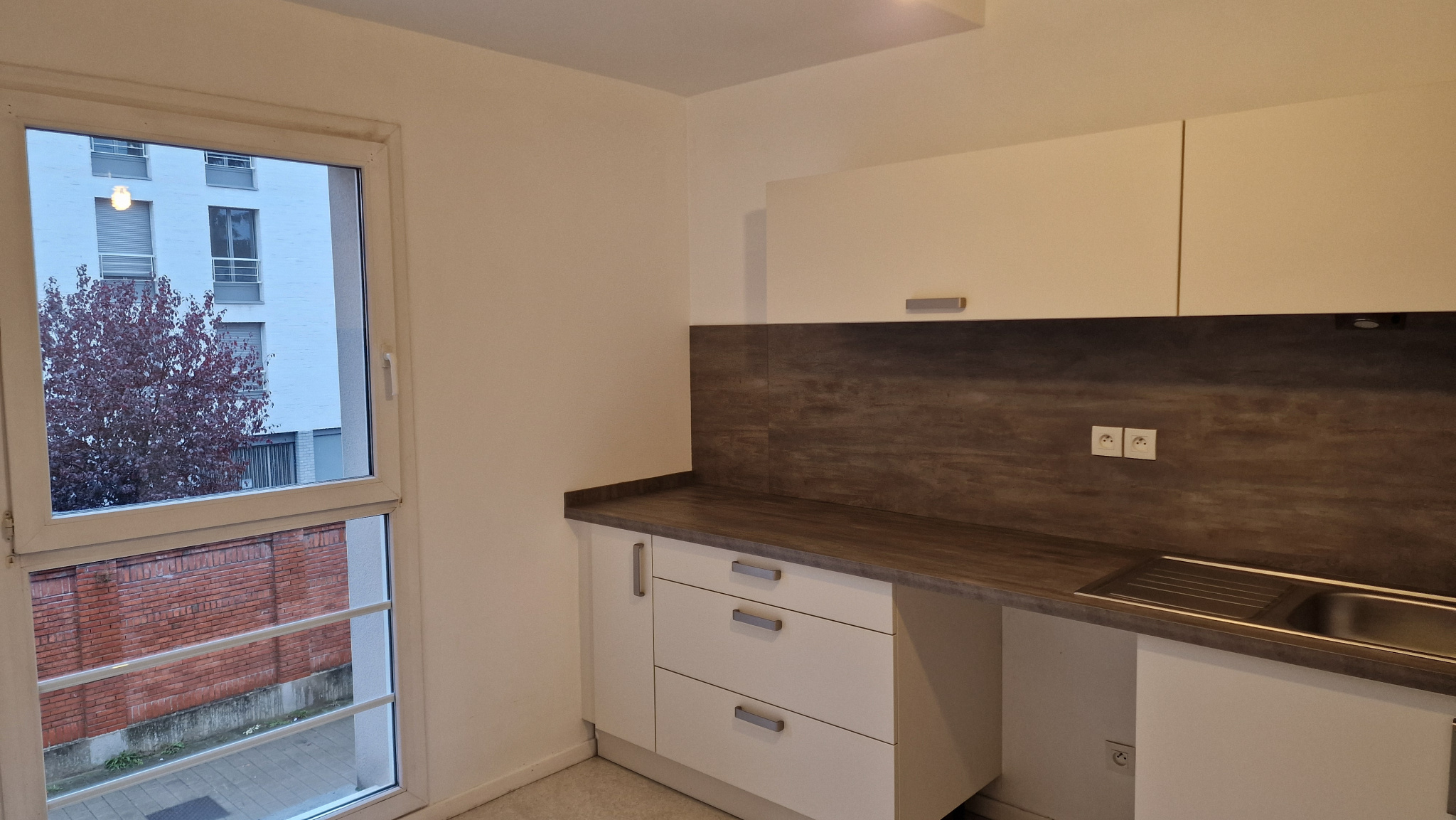 Immo80 – L'immobilier à Amiens et dans la Somme-AMIENS SECTEUR GARE – rue Legrand d’Aussy : BEL APPARTEMENT T3 avec parking en sous-sol dans résidence sécuri