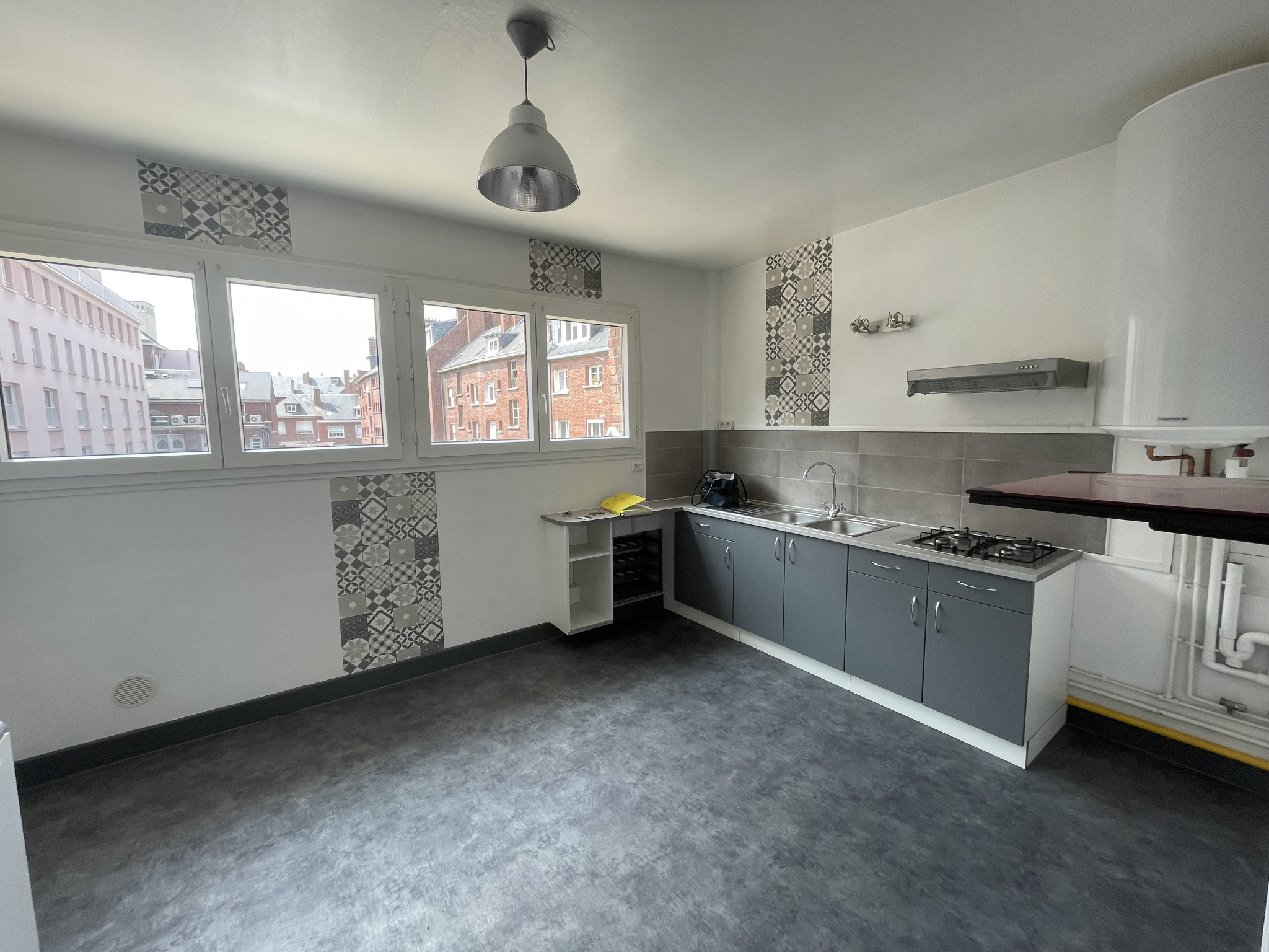 Immo80 – L'immobilier à Amiens et dans la Somme-AMIENS CENTRE VILLE – rue Saint Jacques : APPARTEMENT T2 de 50 m2 avec cave et garage