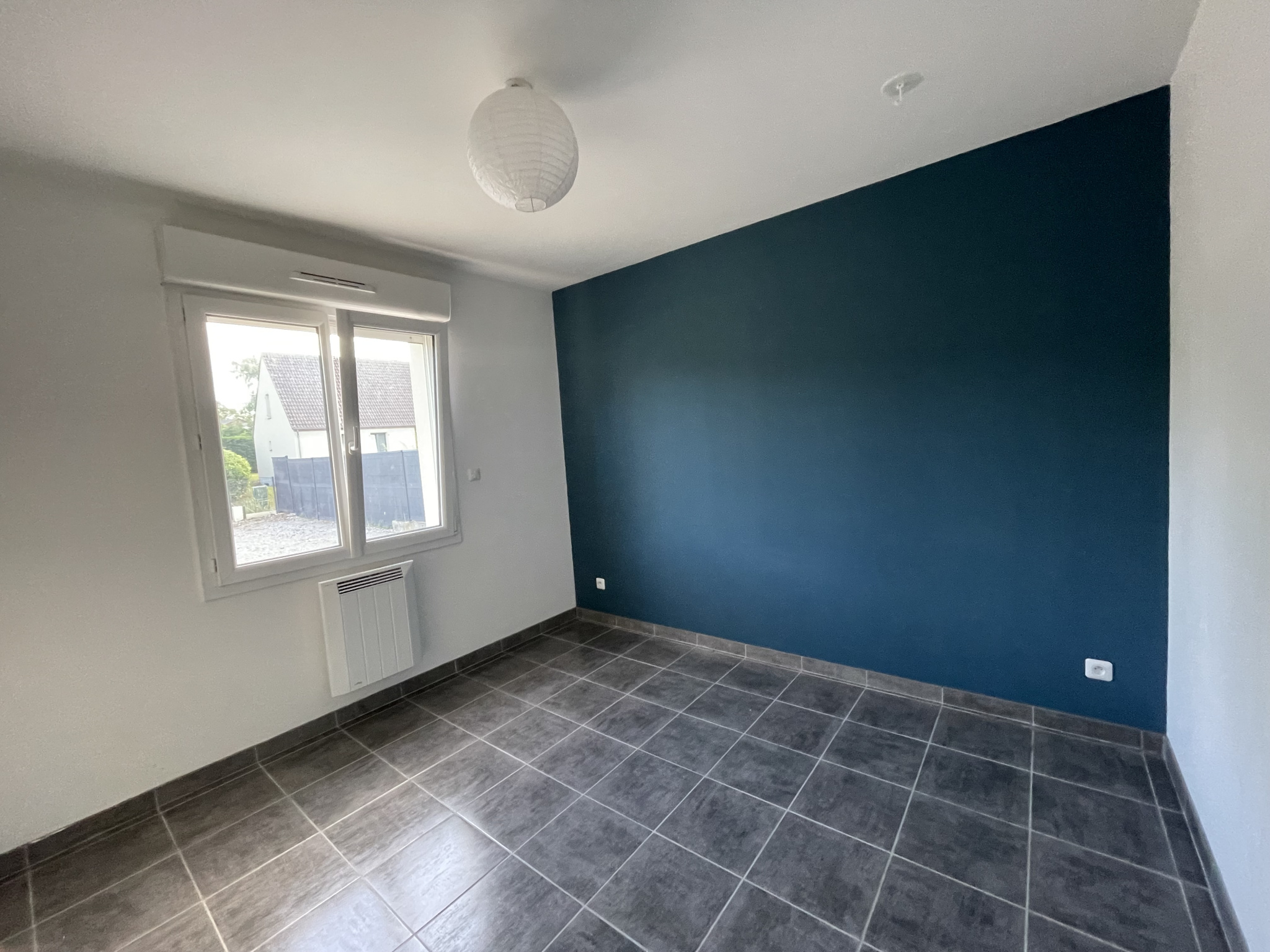 Immo80 – L'immobilier à Amiens et dans la Somme-COMMUNE PROCHE AMIENS – 15 minutes du CHU : TRES JOLI PAVILLON individuel T5 sur sous-sol complet