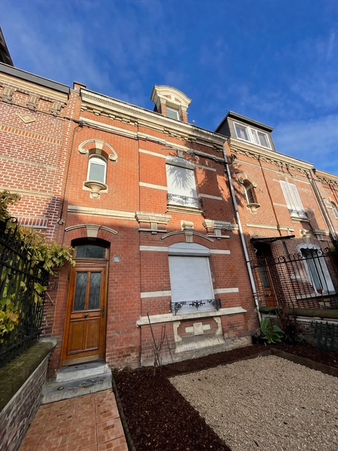 Immo80 – L'immobilier à Amiens et dans la Somme-AMIENS – bas de Saint Pierre : BELLE MAISON AMIENOISE de 130 m2 avec cour