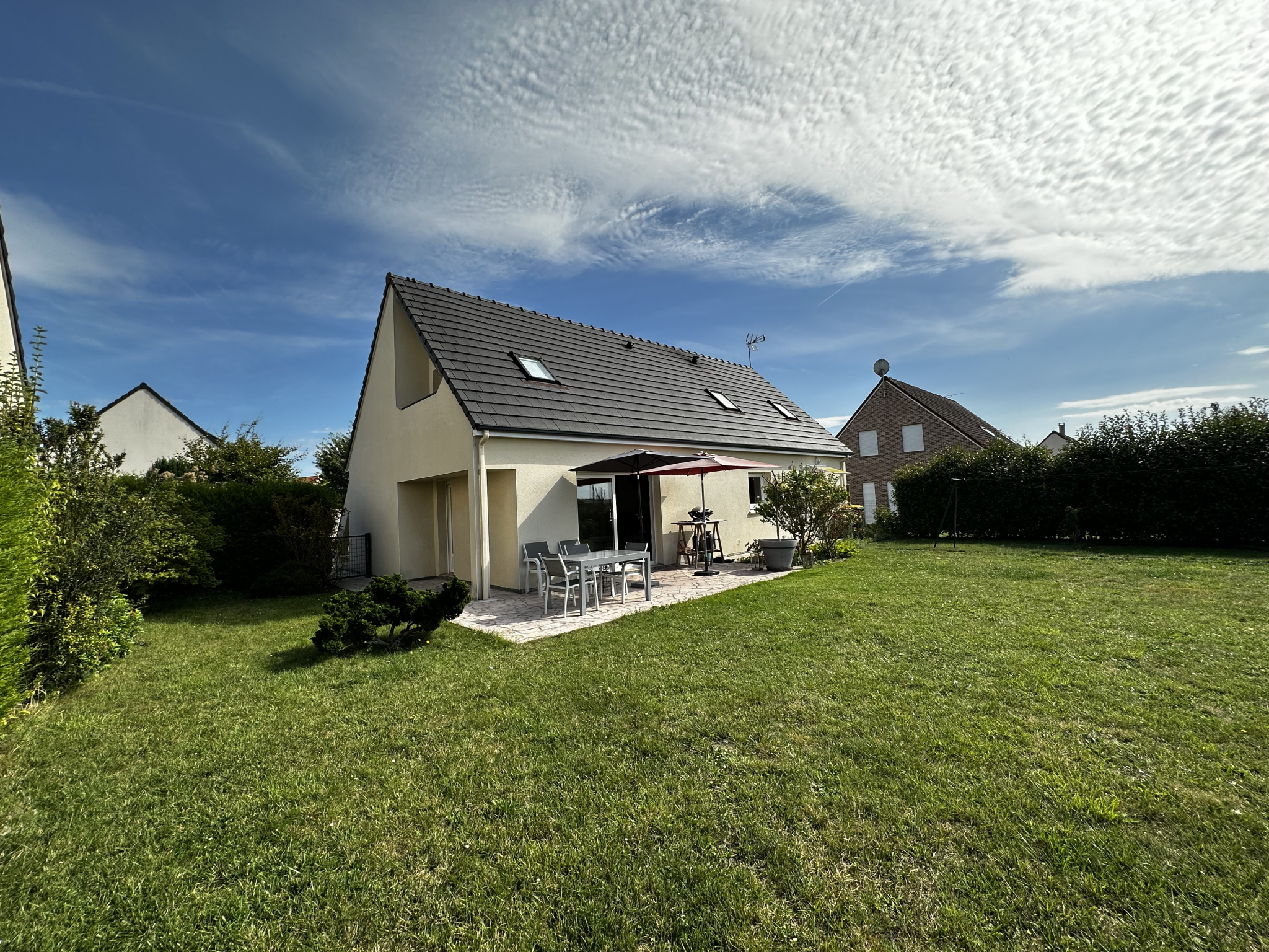 Immo80 – L'immobilier à Amiens et dans la Somme-BOVES : SUPERBE PAVILLON INDIVIDUEL AVEC GARAGE ET JARDIN