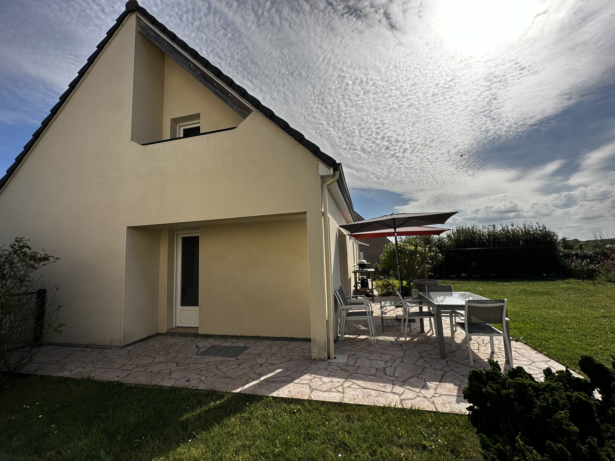 Immo80 – L'immobilier à Amiens et dans la Somme-BOVES : SUPERBE PAVILLON INDIVIDUEL AVEC GARAGE ET JARDIN