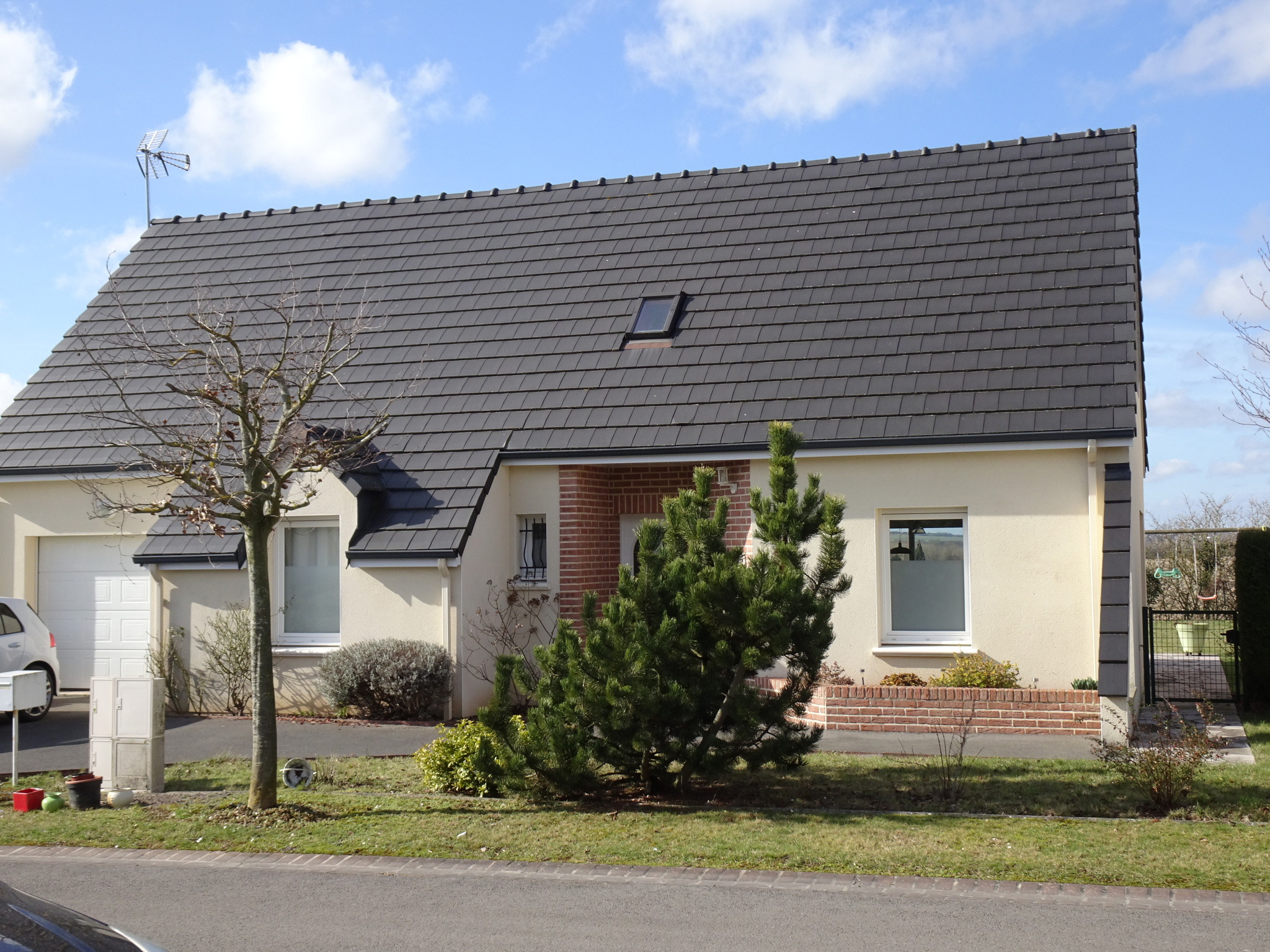 Immo80 – L'immobilier à Amiens et dans la Somme-BOVES : SUPERBE PAVILLON INDIVIDUEL AVEC GARAGE ET JARDIN
