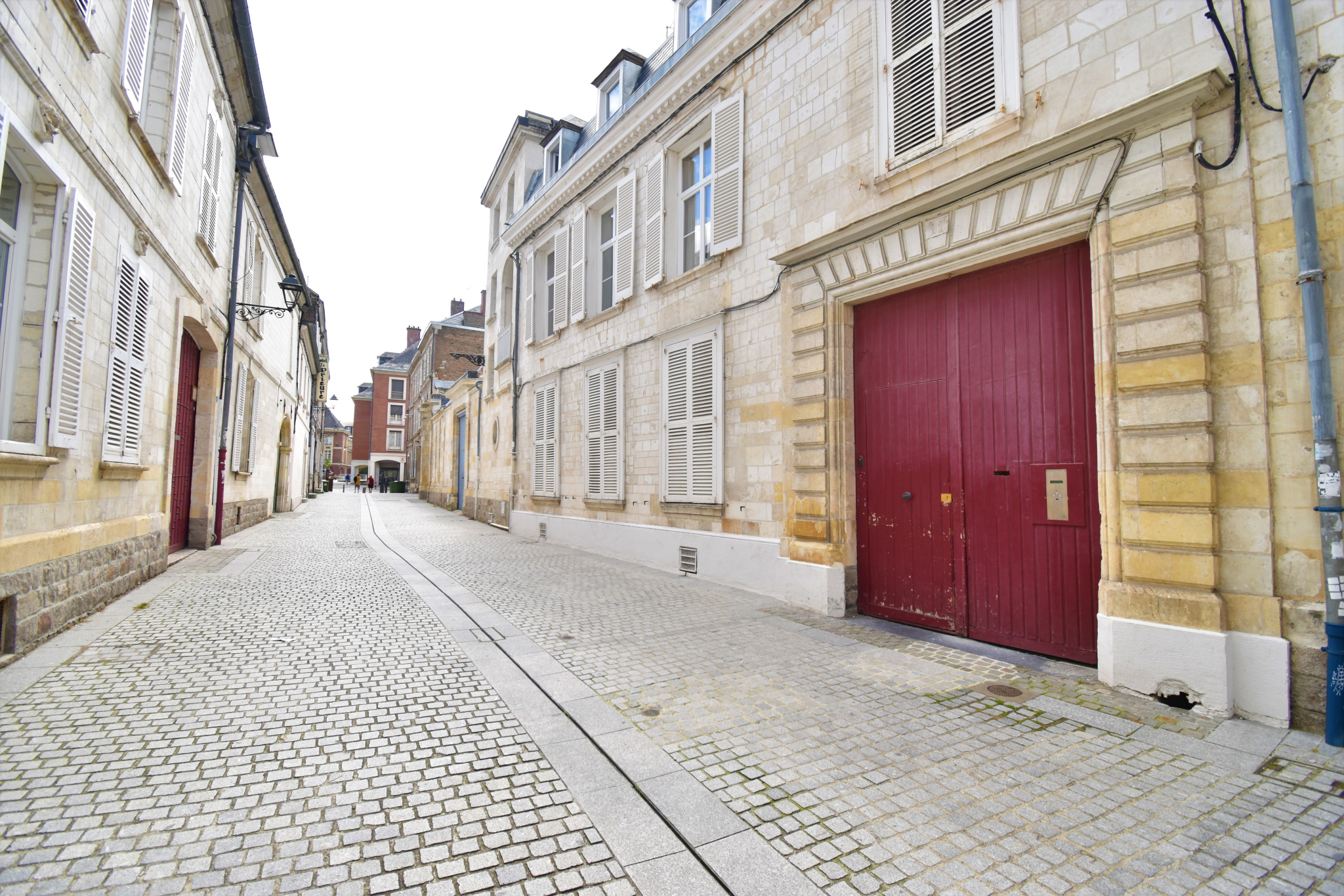 Immo80 – L'immobilier à Amiens et dans la Somme-AMIENS RUE PORION : APPARTEMENT T1 dans COUR