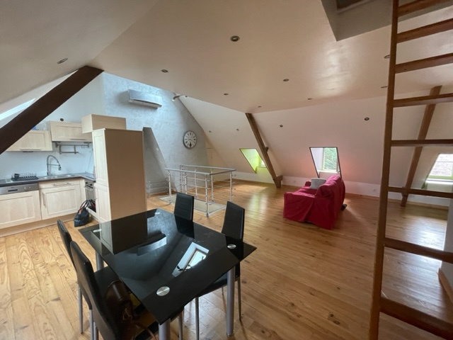 Immo80 – L'immobilier à Amiens et dans la Somme-ABBEVILLE – RUE MILLEVOYE : SUPERBE APPARTEMENT T1  MANSARDEE