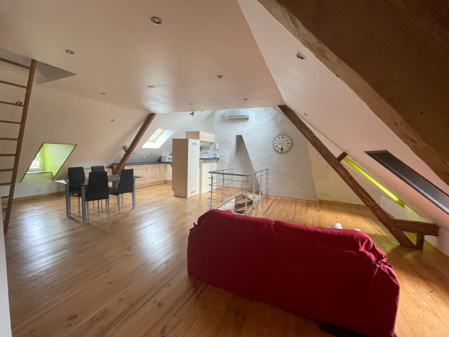 Immo80 – L'immobilier à Amiens et dans la Somme-ABBEVILLE – RUE MILLEVOYE : SUPERBE APPARTEMENT T1  MANSARDEE