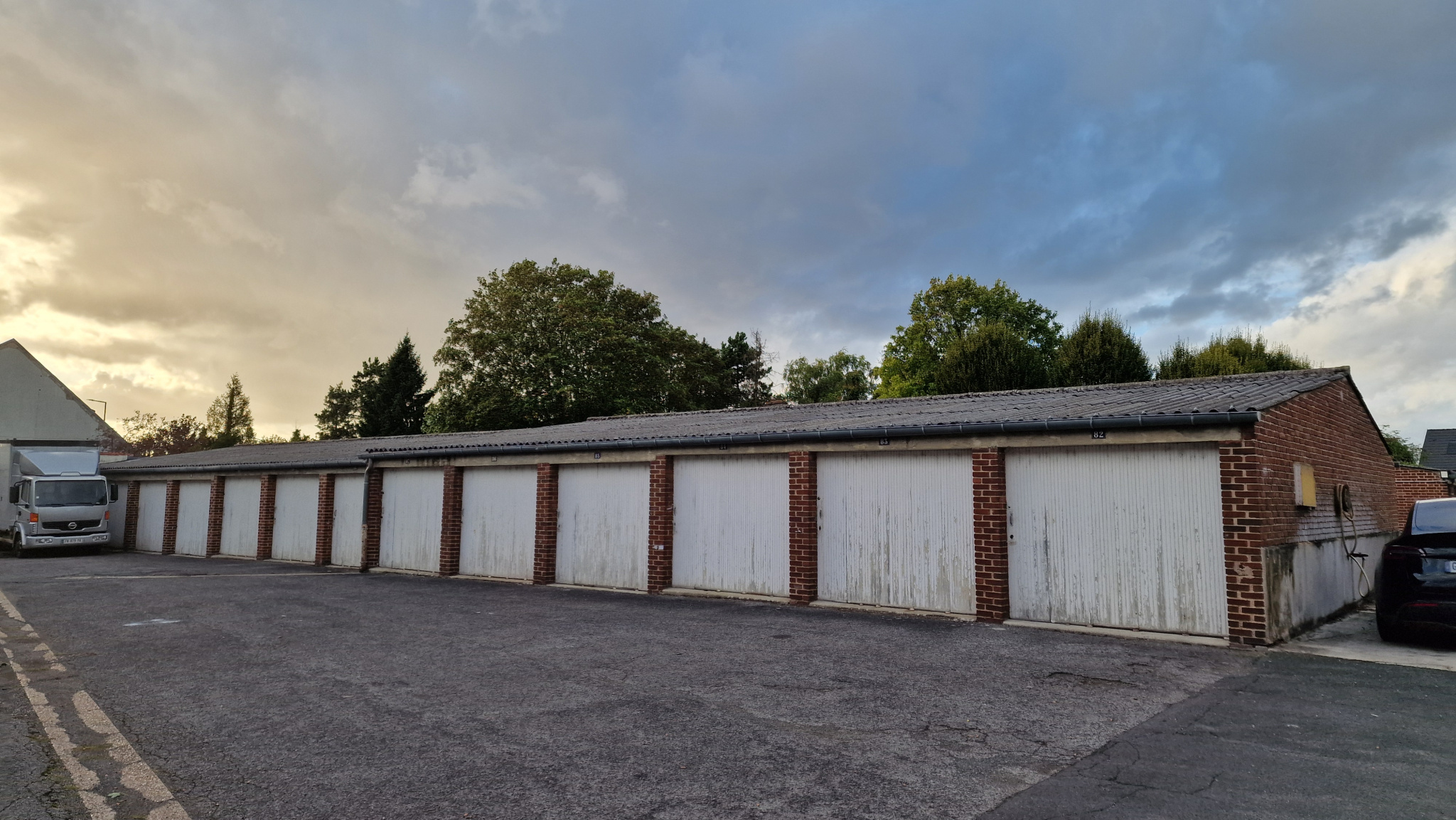 Immo80 – L'immobilier à Amiens et dans la Somme-AMIENS SECTEUR AVENUE DE LA PAIX : ENSEMBLE DE 123 GARAGES et UNE MAISON T4