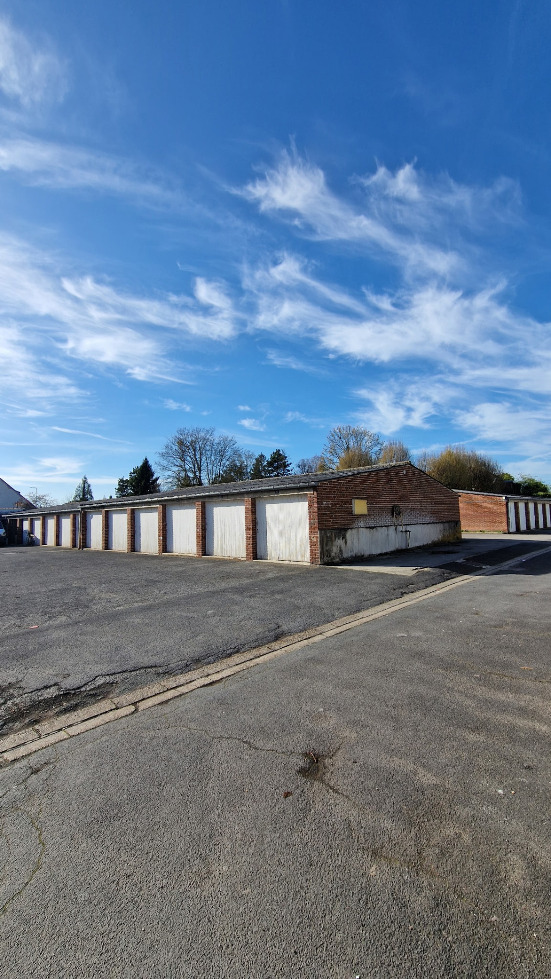 Immo80 – L'immobilier à Amiens et dans la Somme-AMIENS SECTEUR AVENUE DE LA PAIX : ENSEMBLE DE 123 GARAGES et UNE MAISON T4