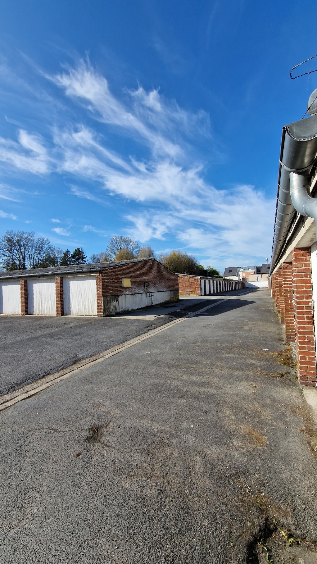 Immo80 – L'immobilier à Amiens et dans la Somme-AMIENS SECTEUR AVENUE DE LA PAIX : ENSEMBLE DE 123 GARAGES et UNE MAISON T4