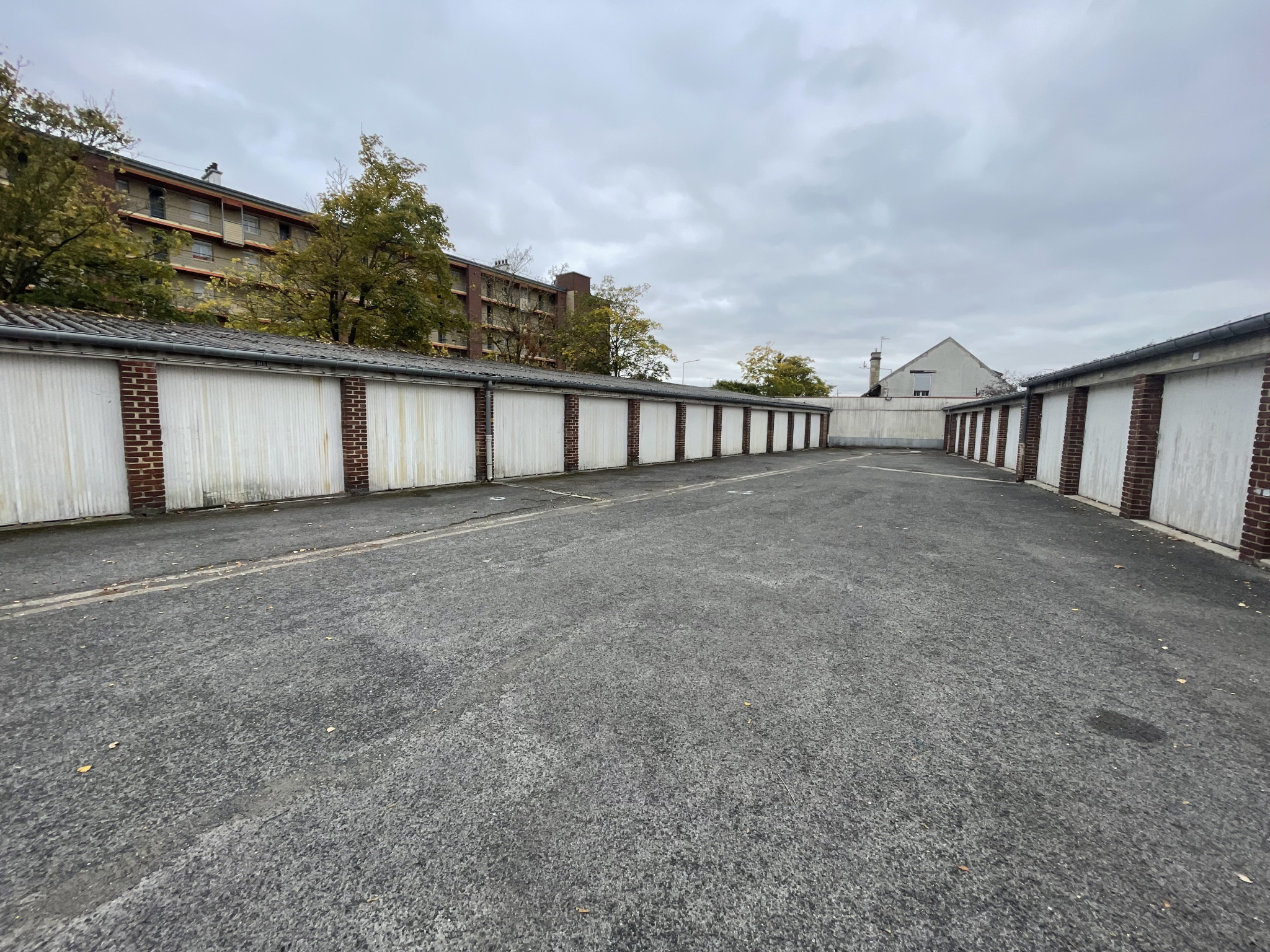 Immo80 – L'immobilier à Amiens et dans la Somme-AMIENS SECTEUR AVENUE DE LA PAIX : ENSEMBLE DE 123 GARAGES et UNE MAISON T4